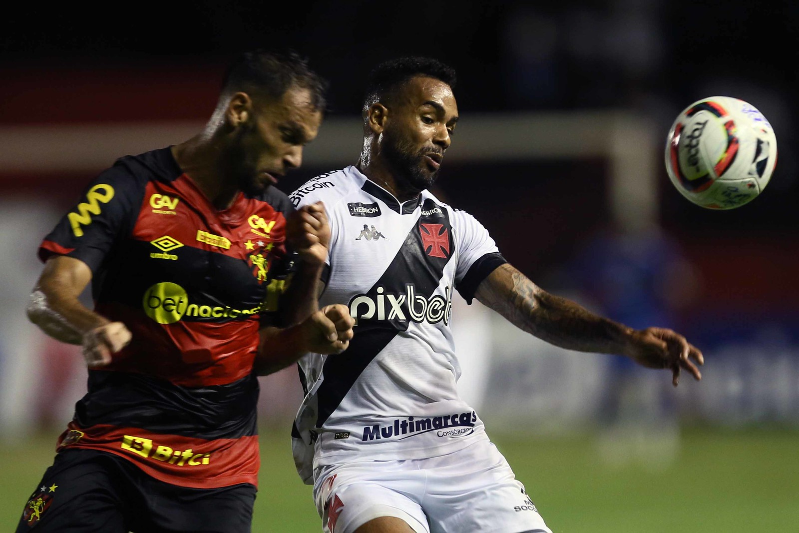 Série B: Sport e Vasco empatam em duelo com invasão de torcedores