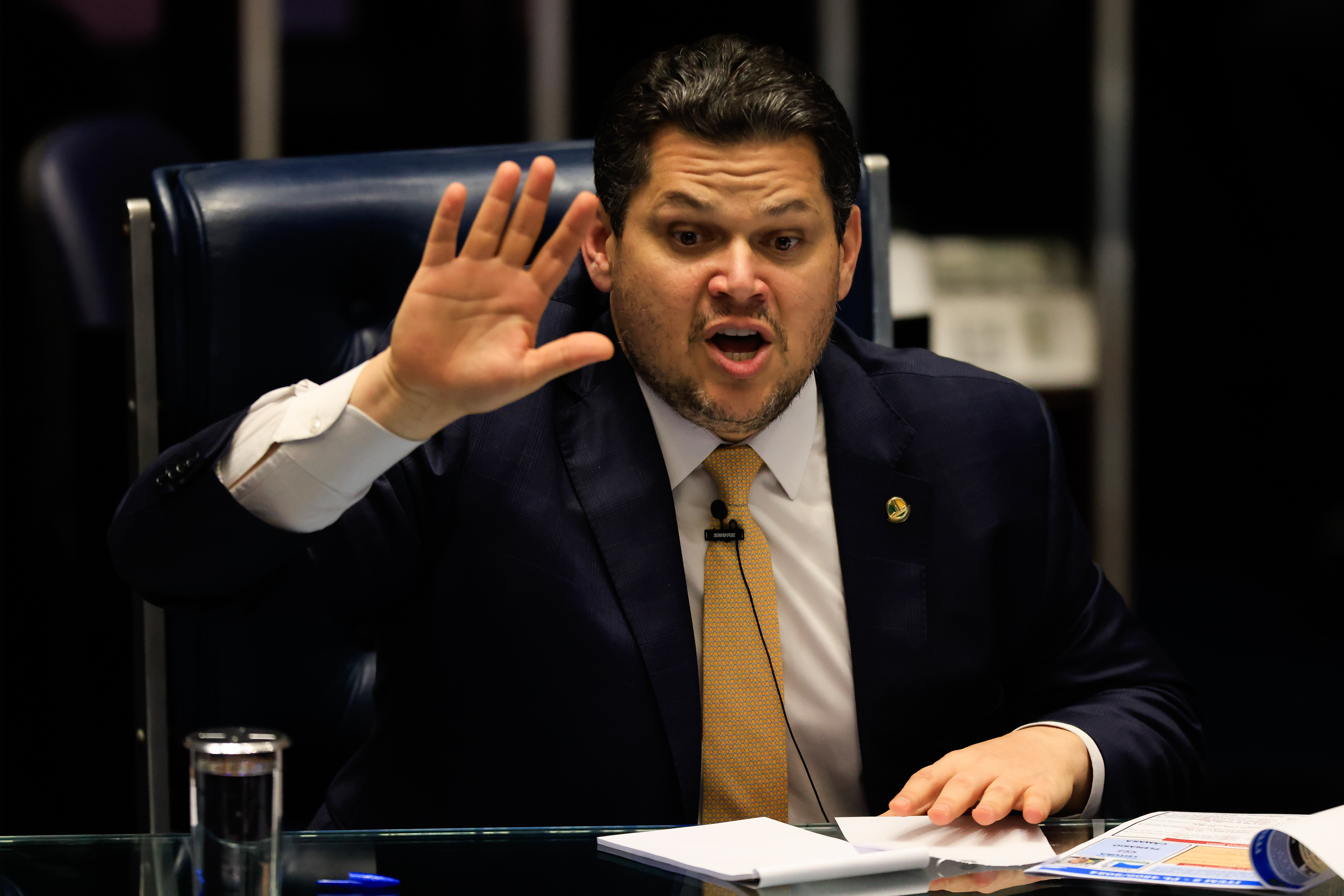 Irritação de Alcolumbre com Flávio Bolsonaro dificulta mais o avanço da anistia no Senado; entenda - Estadão