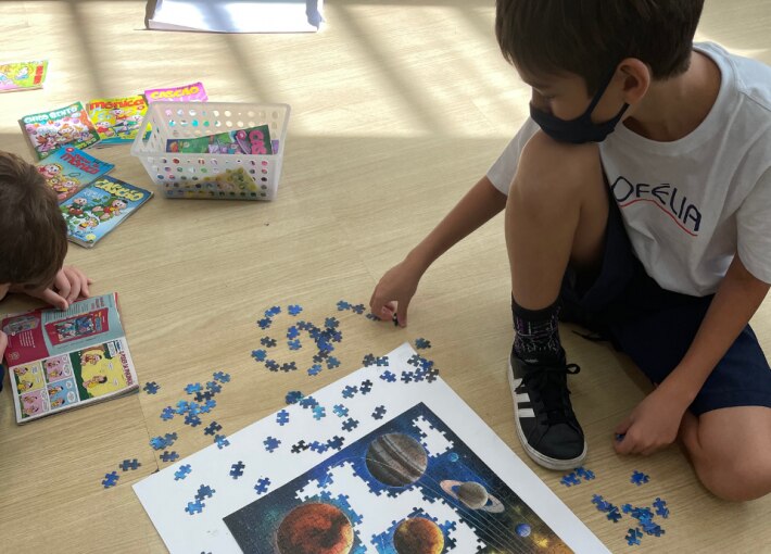 Escola de Educação Infantil Lápis de Cor - 🧩Montar um quebra-cabeça não é  apenas um jogo simples ou entretenimento, mas é acompanhado por um processo  de pensamento, concentração e resiliência. . Além