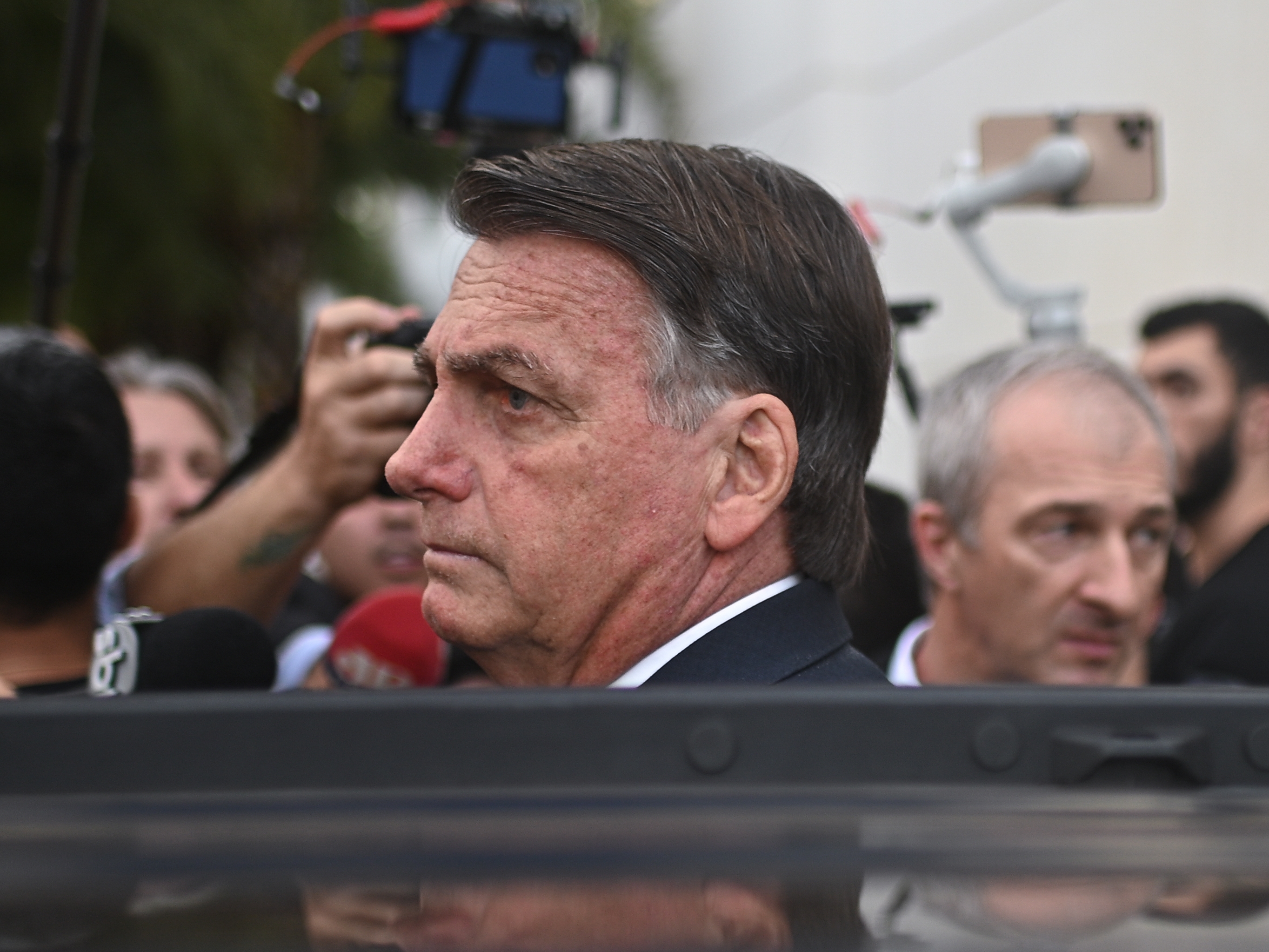 Assessores militares de Bolsonaro excluíram 17 mil e-mails, mas