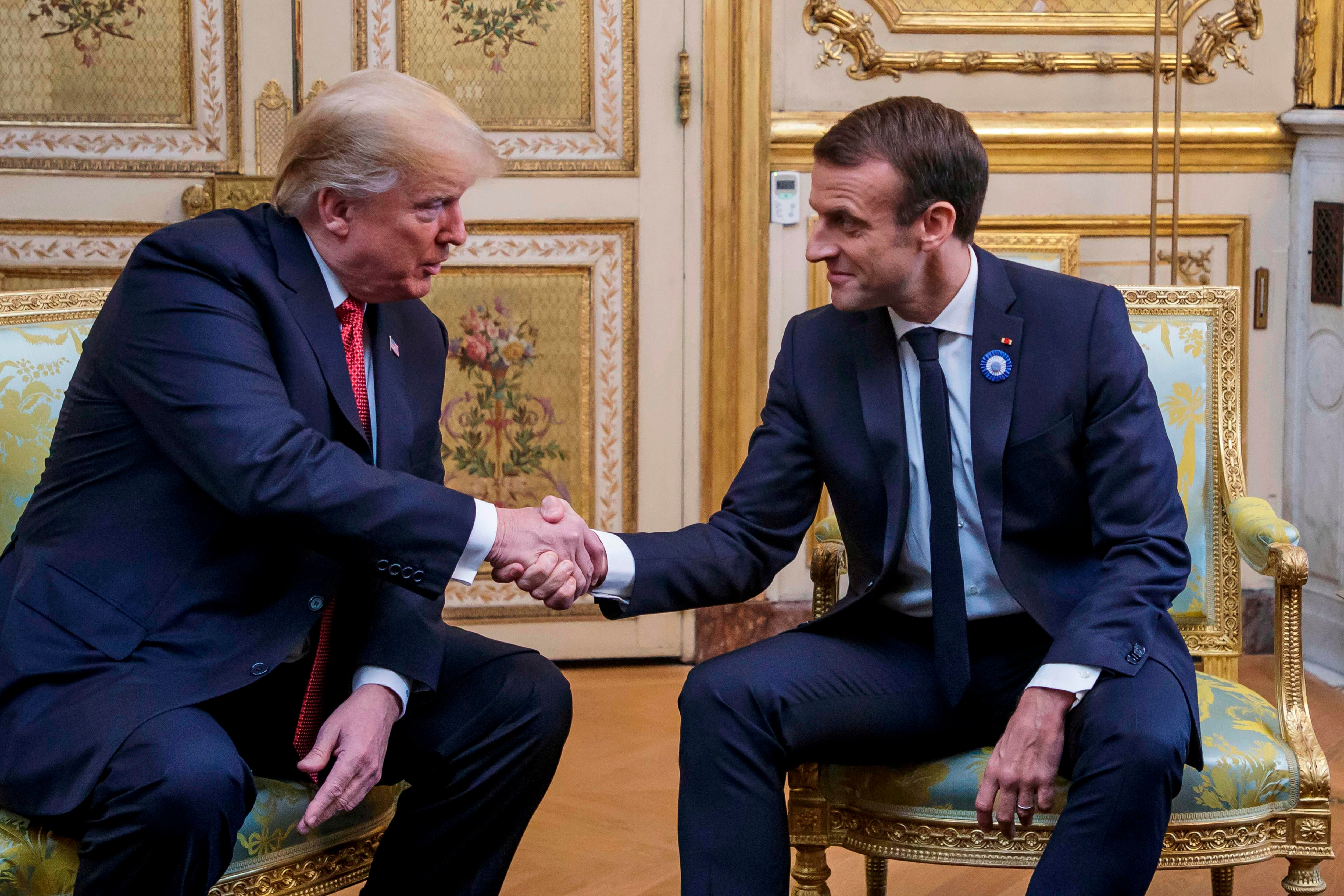 Após desentendimento, Trump e Macron se reúnem na França - Estadão