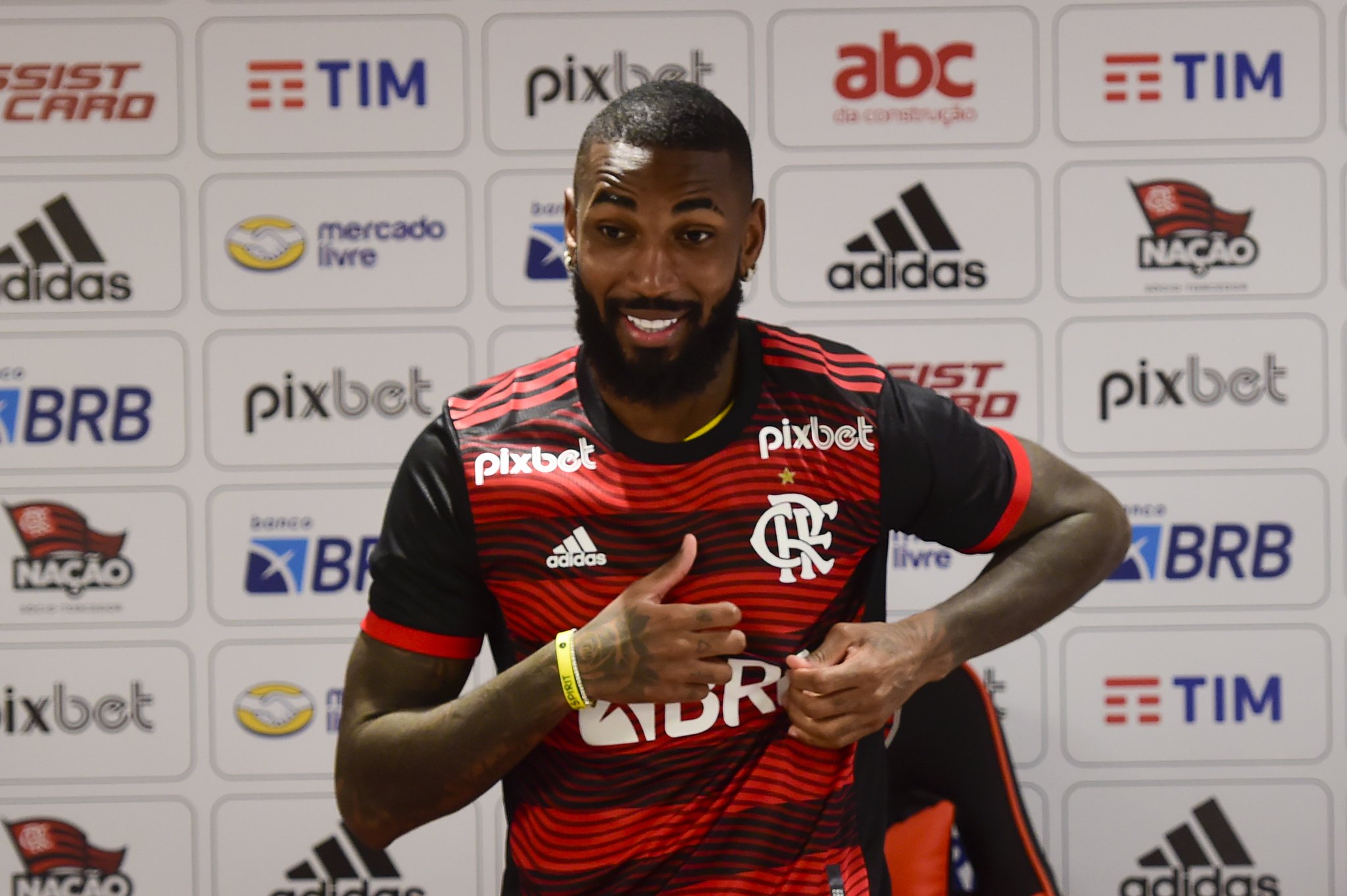 Retorno de Gerson é oficializado pelo Flamengo: 'Vamos juntos mais uma vez