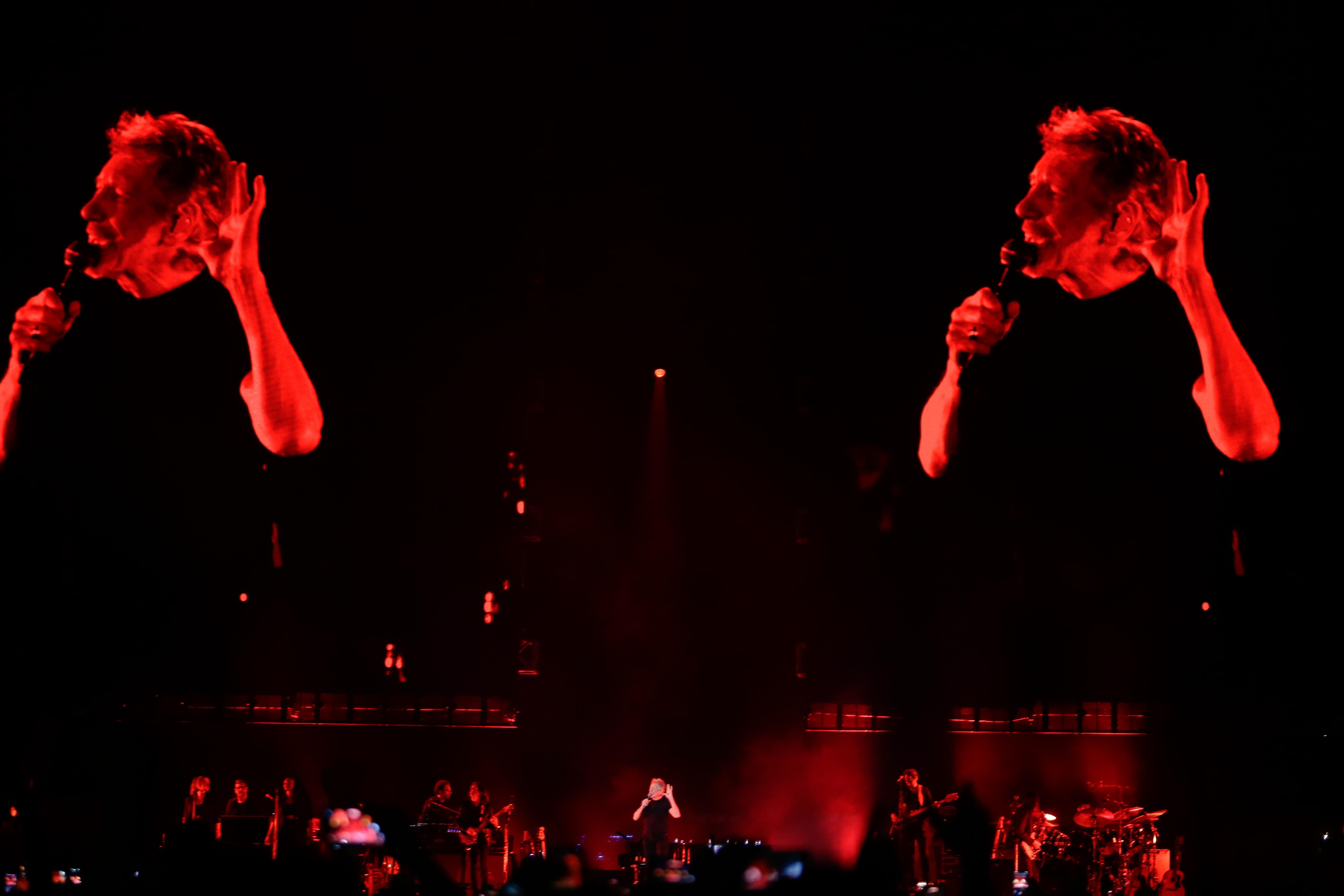 File:Roger Waters no Estádio Mané Garrincha, Brasília, Brasil