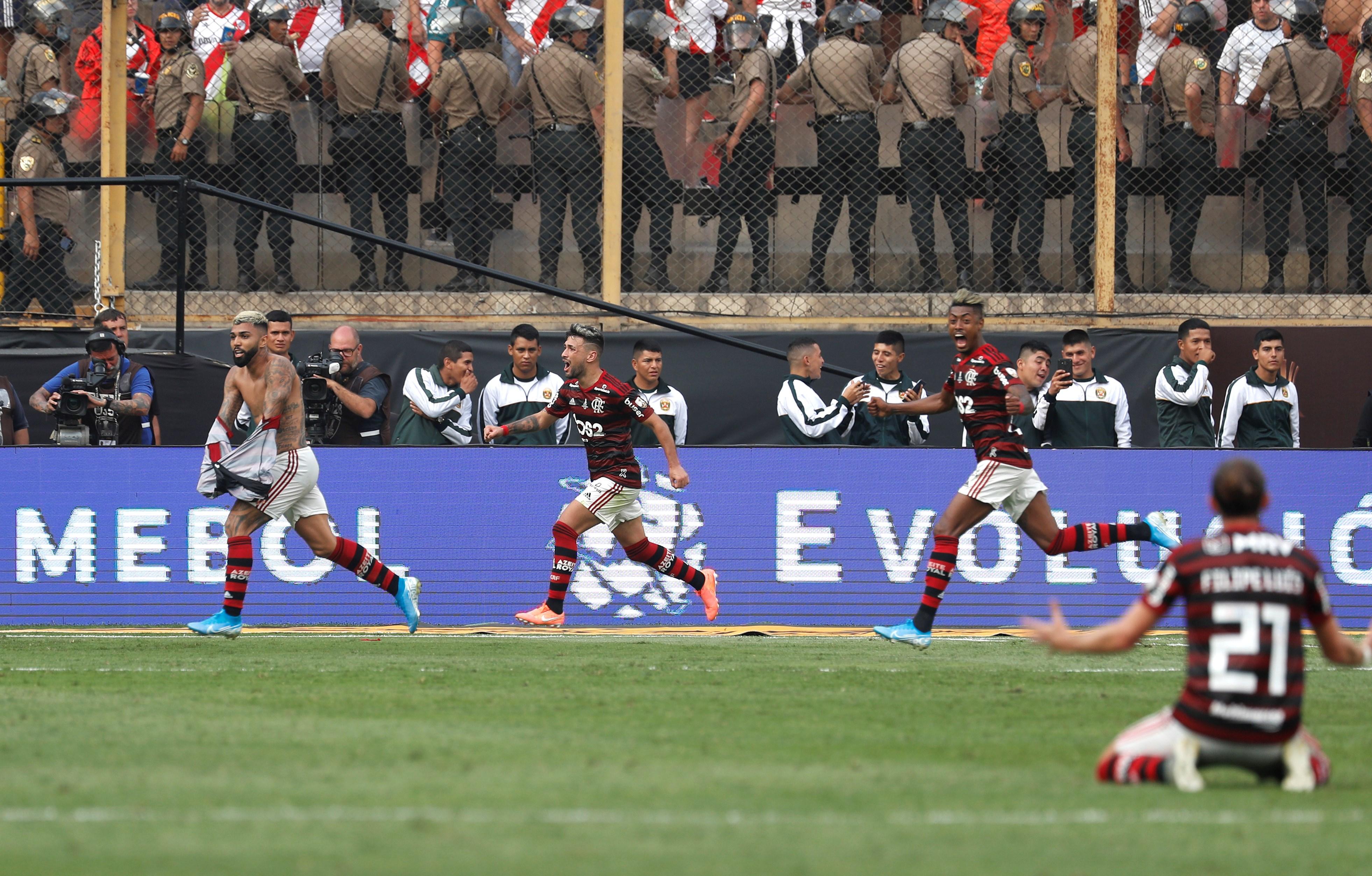 Quiz: Qual foi o estádio do primeiro título da Libertadores do Flamengo?  Faça o teste