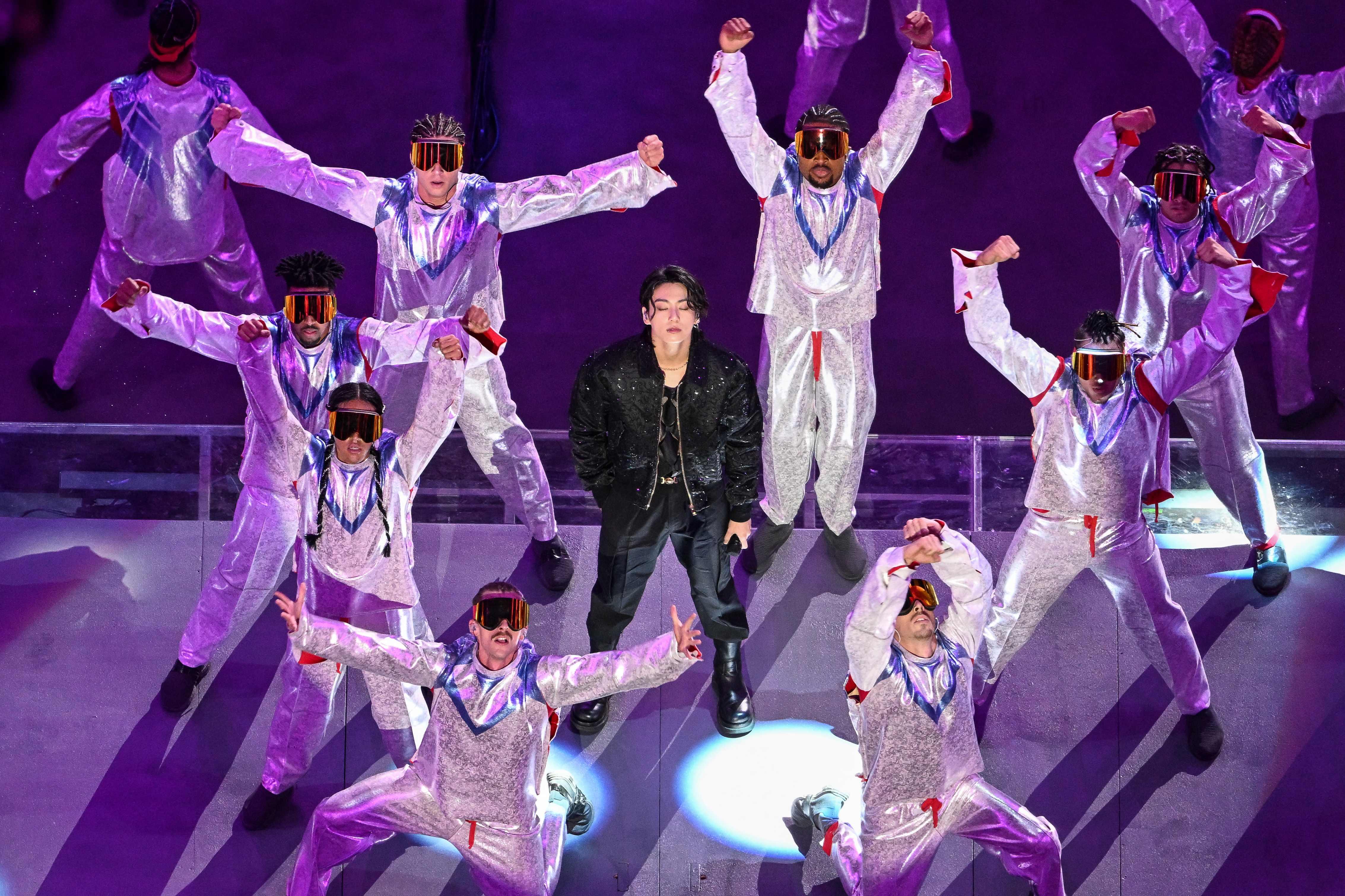 Dreamers', música que Jungkook cantou na abertura da Copa do Catar, estreia  no 2º lugar do mundo, Copa do Catar