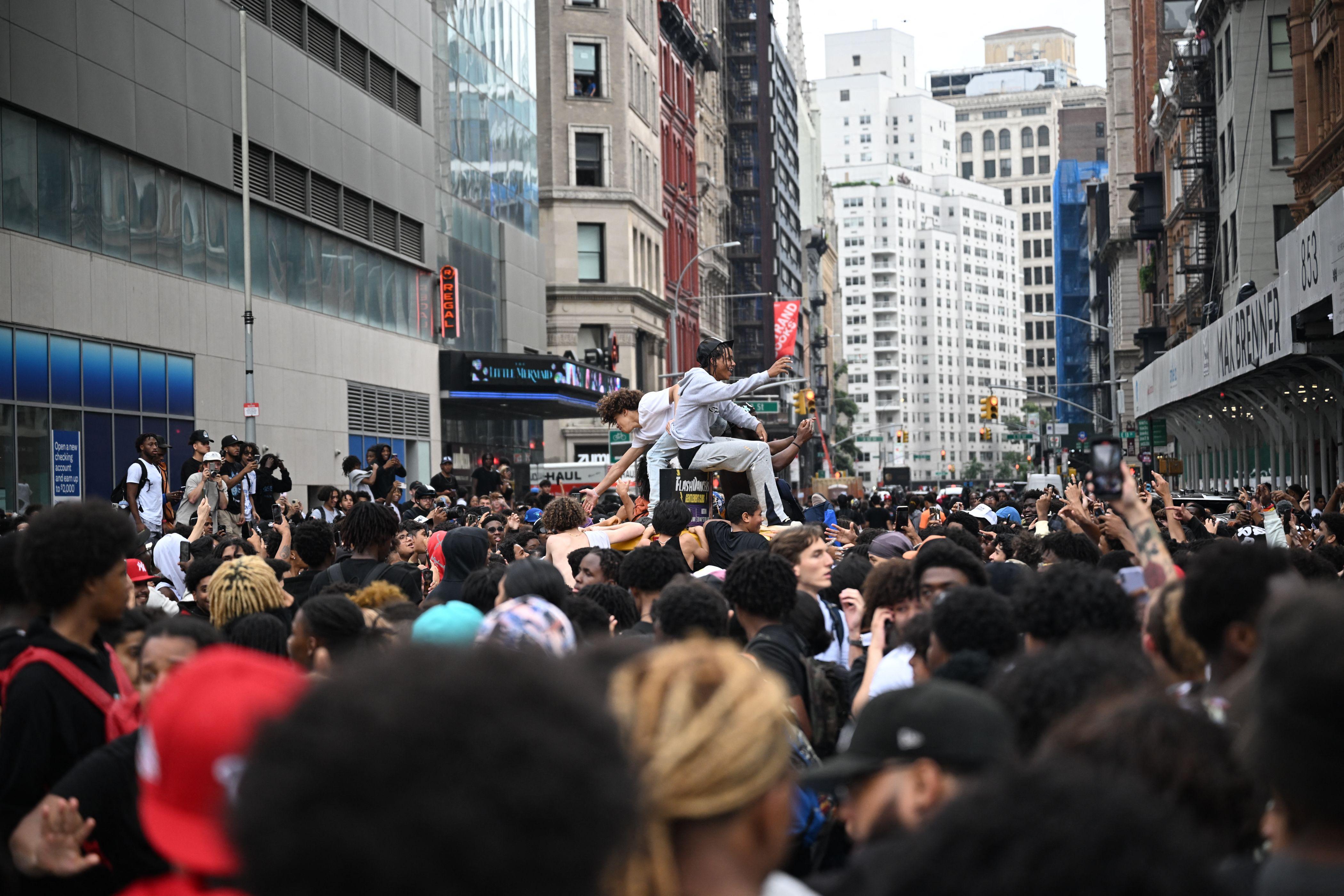 Streamer que criou tumulto em Nova Iorque quebra silêncio