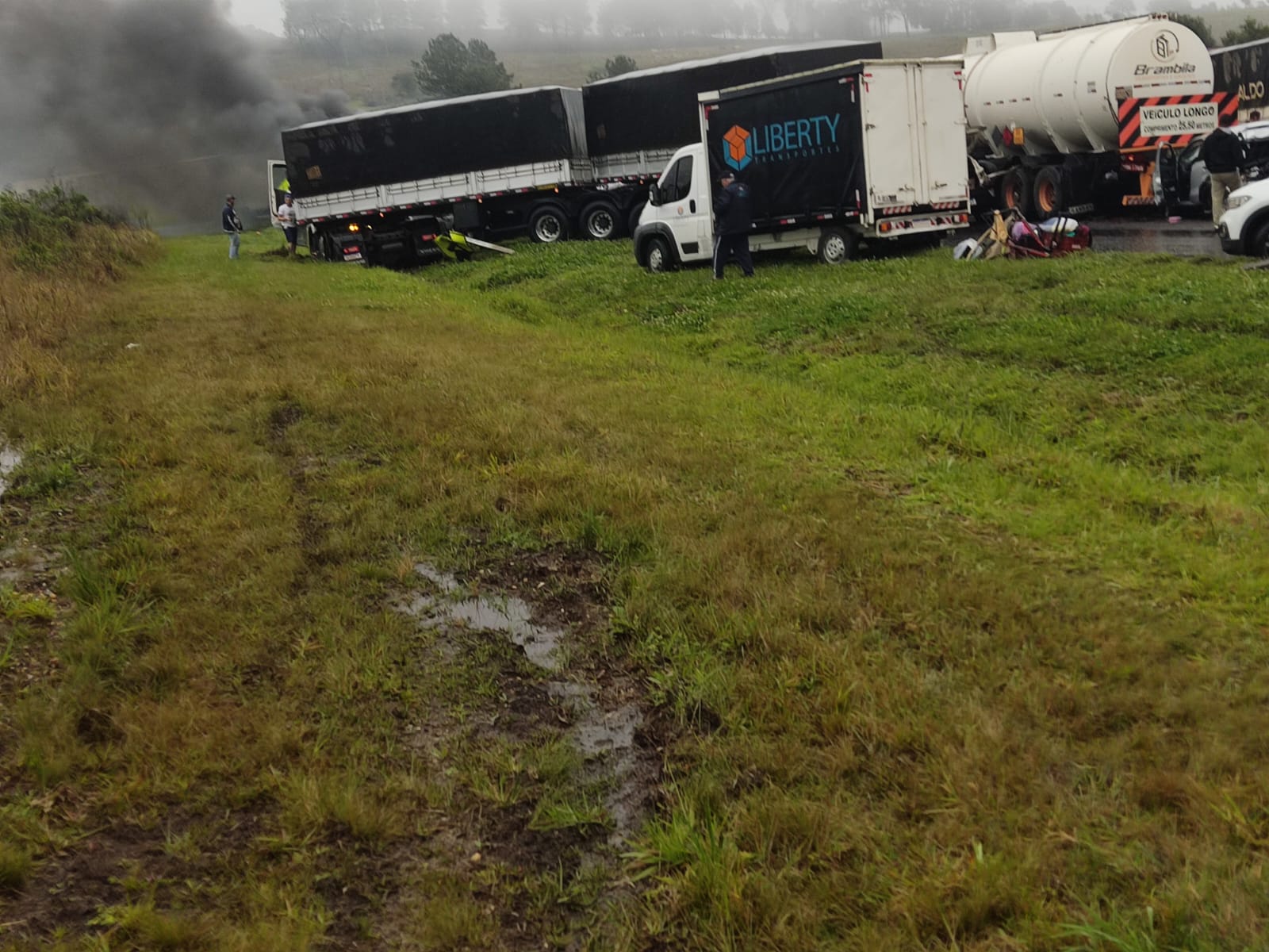 O que se sabe e o que falta esclarecer sobre o engavetamento na BR-277 que  deixou ao menos cinco mortos em Balsa Nova, Paraná