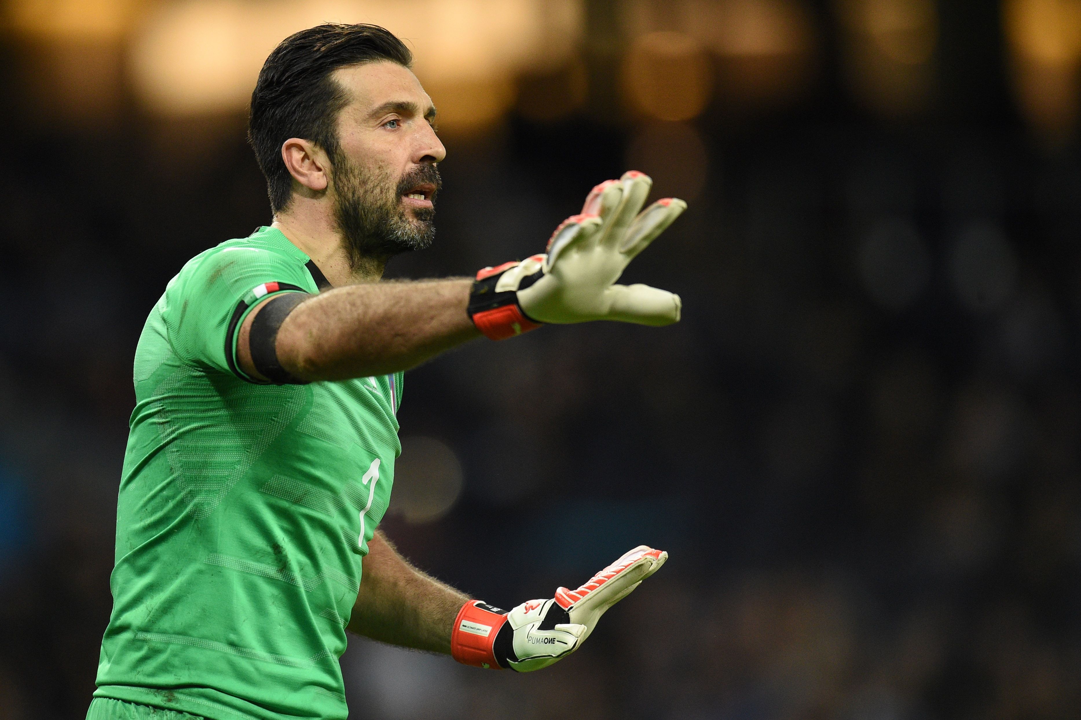 Gianluigi Buffon prestes a jogar na segunda divisão italiana