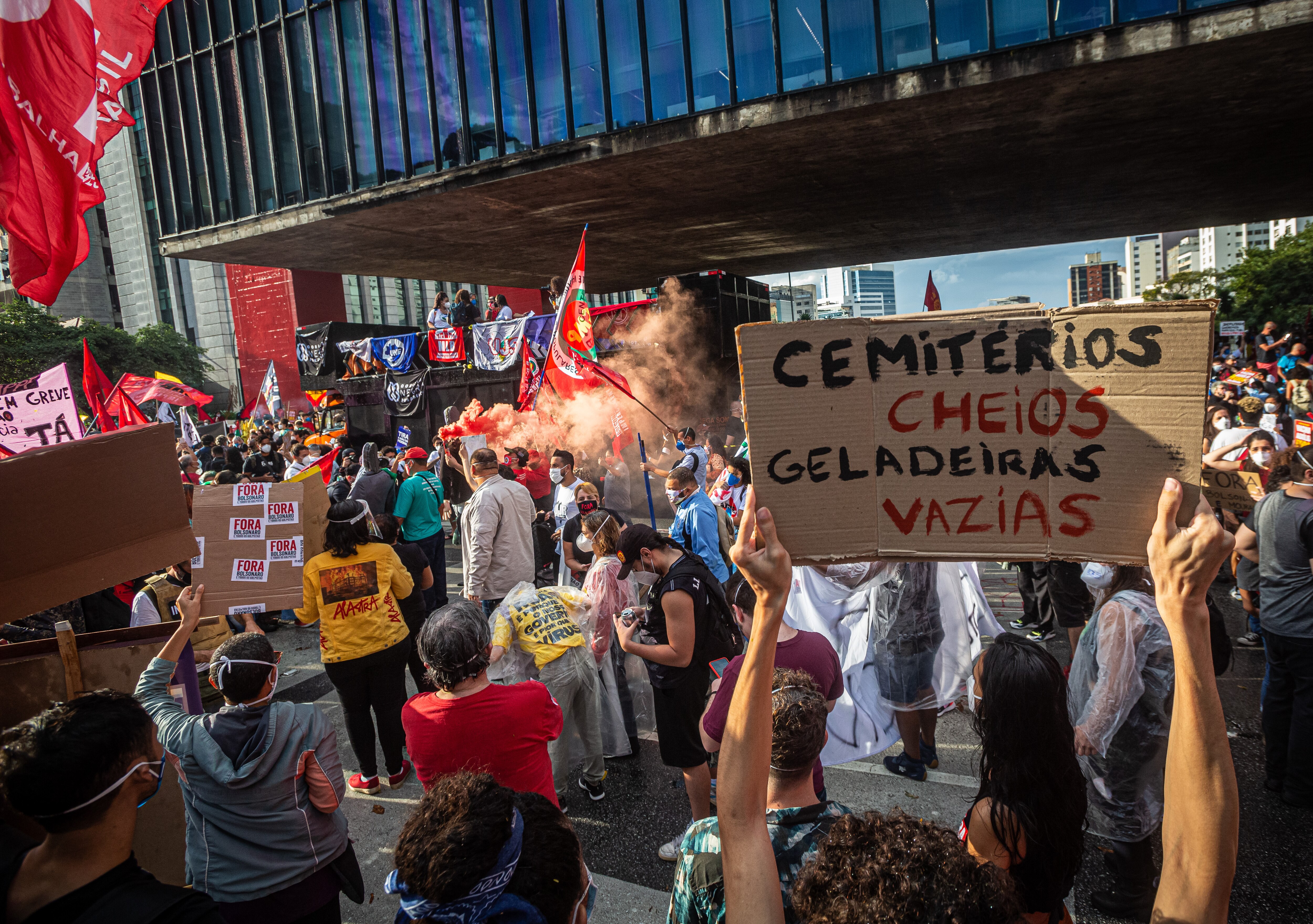 Manifestantes pedem saída de Bolsonaro e vacinas contra Covid-19