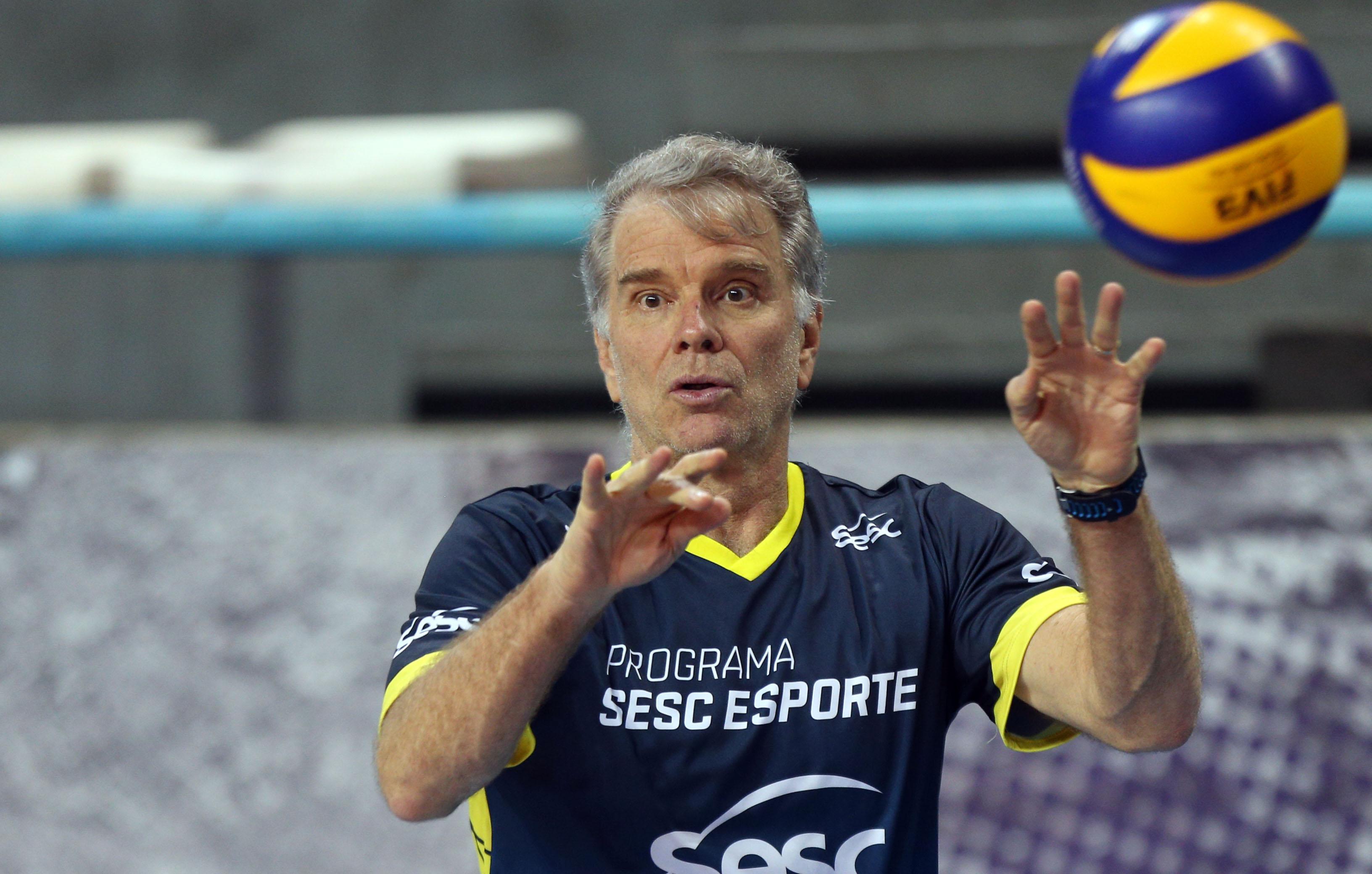 Bernardinho vai voltar à Seleção Brasileira de Vôlei? CBV avalia substituto  para Renan