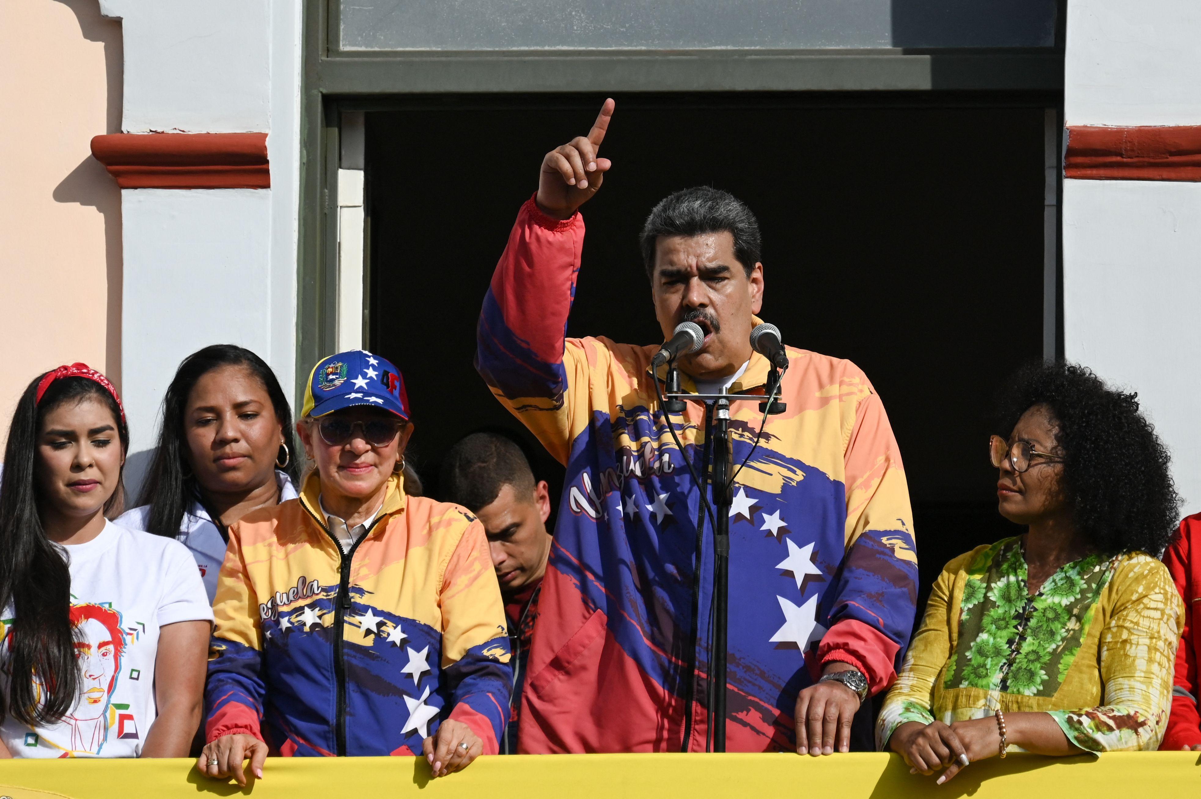 Medo de ser preso e ter aeronave confiscada tiram Maduro de cúpula da Celac - Estadão