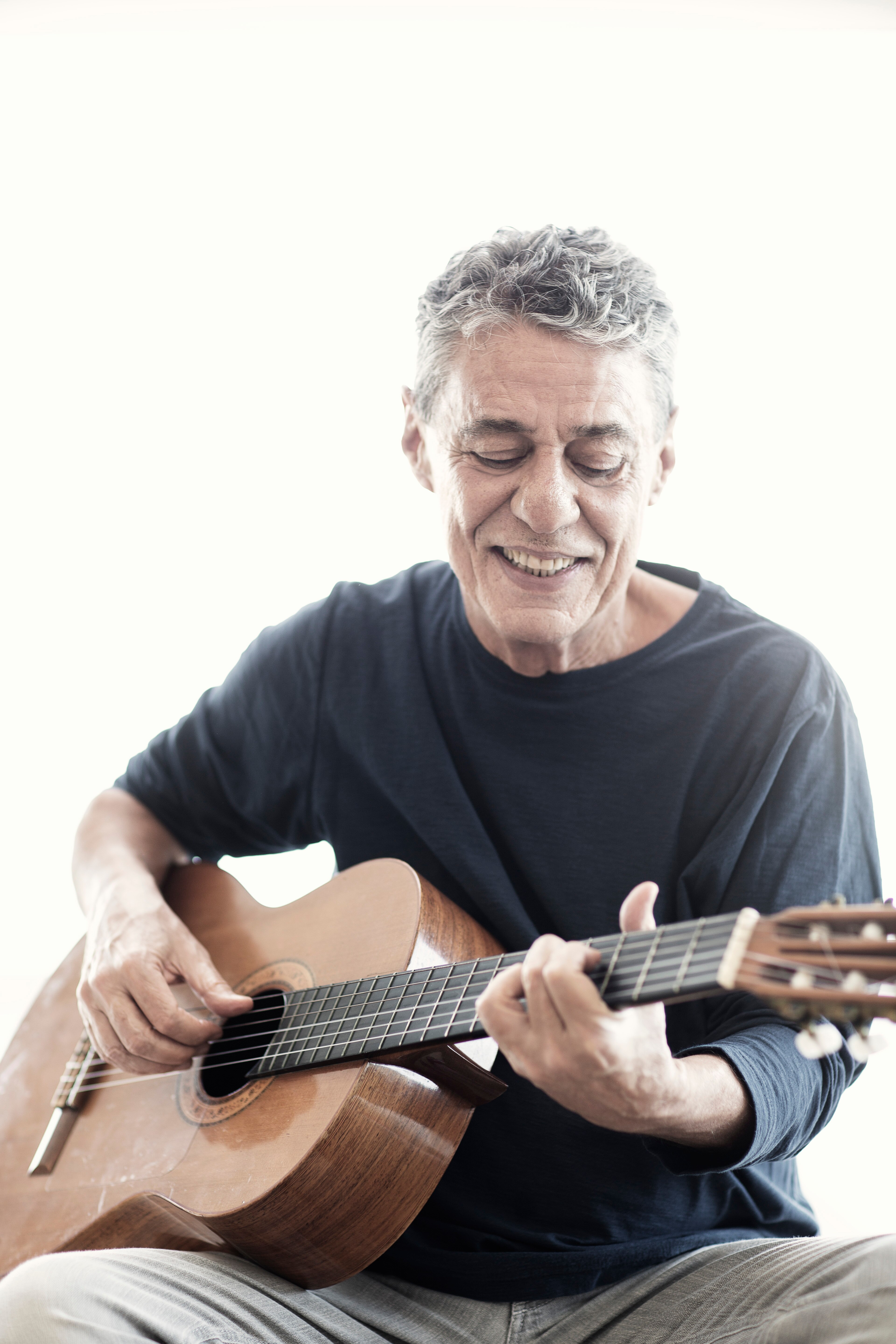 Caravanas de Chico Buarque traz 7 can es in ditas confira o