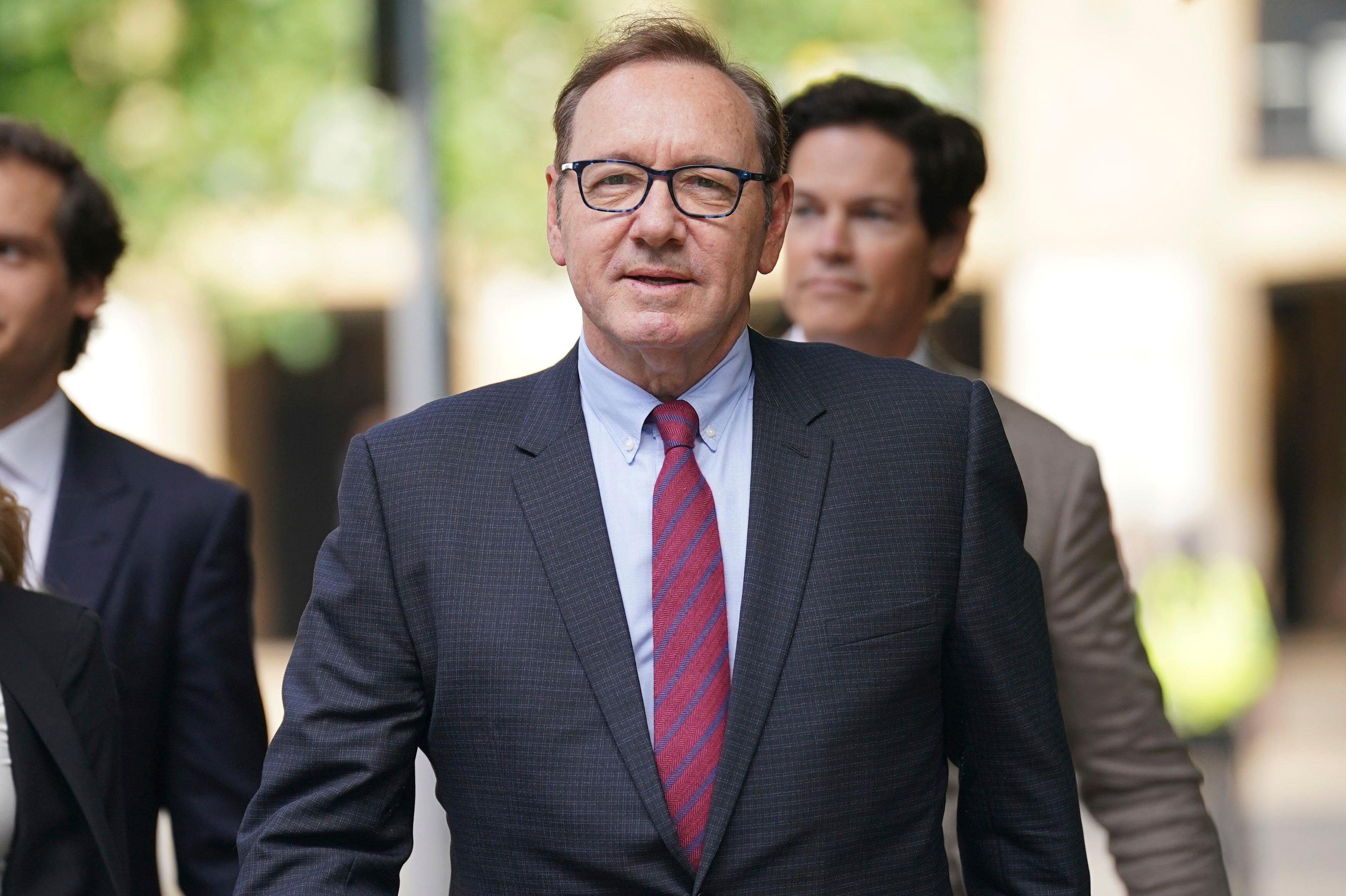 TESTEMUNHA ACUSA KEVIN SPACEY DE SER KEYSER SÖZE - inÉpcia