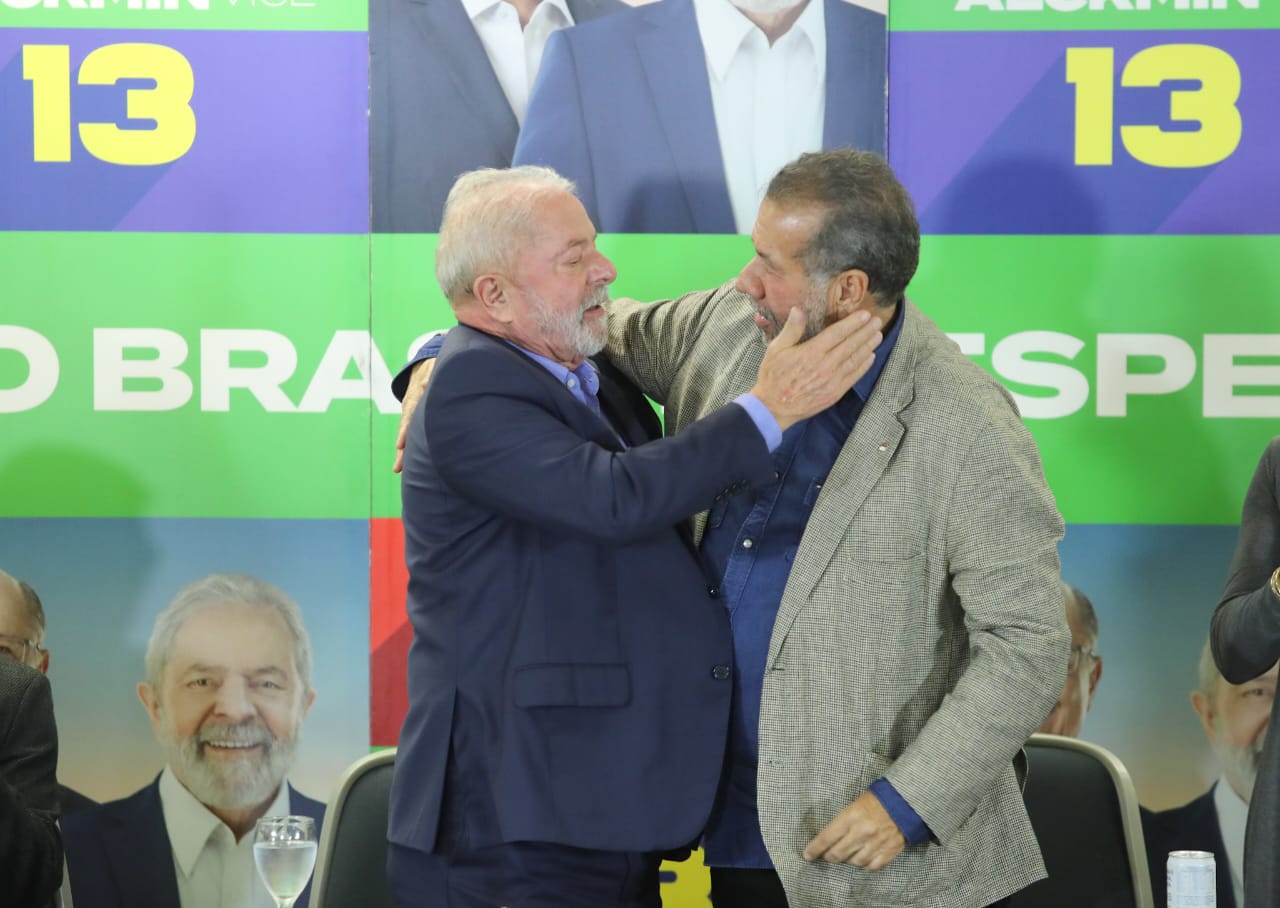 Em encontro com PDT Lula afaga Ciro Maior do que os 3 5 Estad o