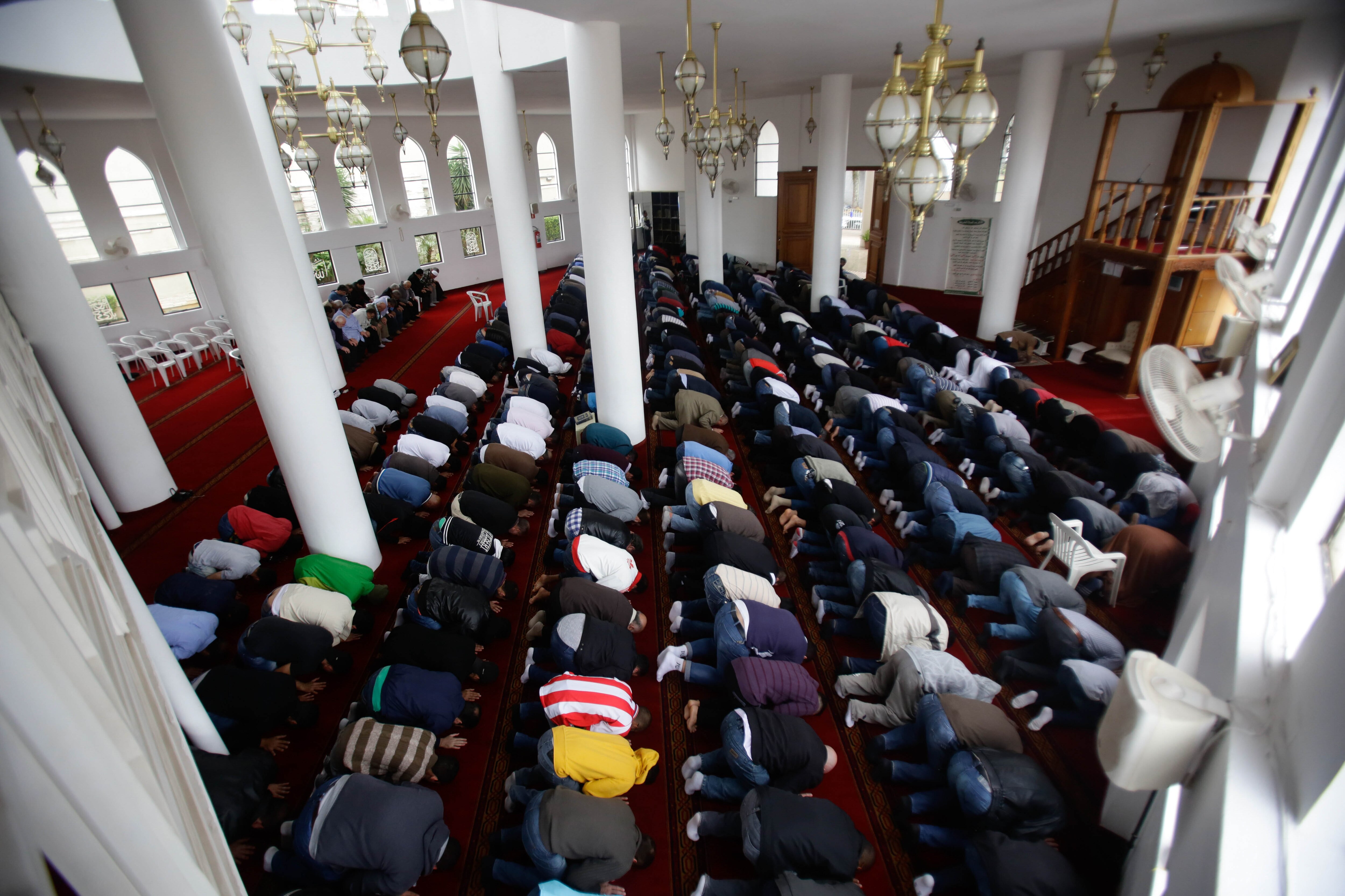 Cresce número de brasileiros que se convertem ao Islã - Estadão