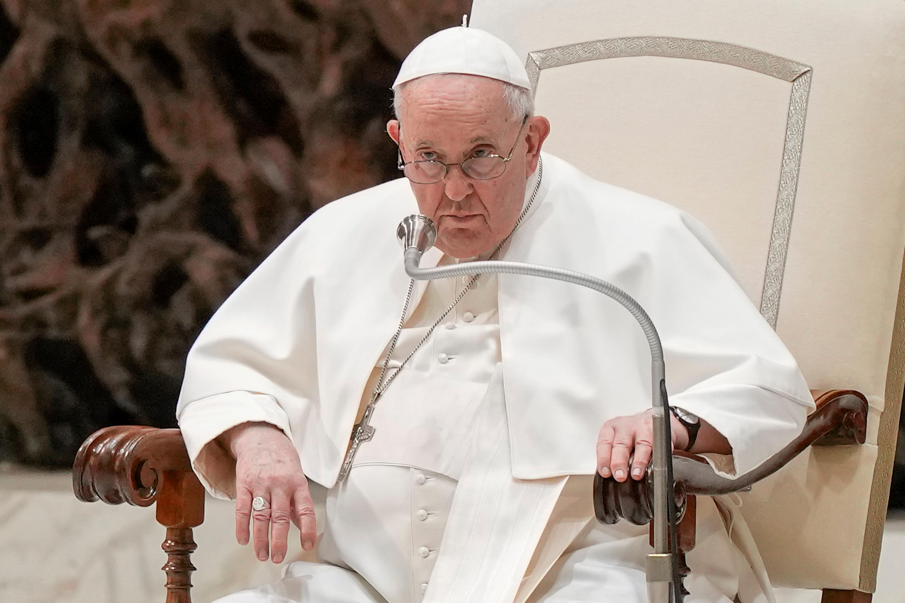 Papa Francisco tem noite tranquila após cirurgia, diz Vaticano