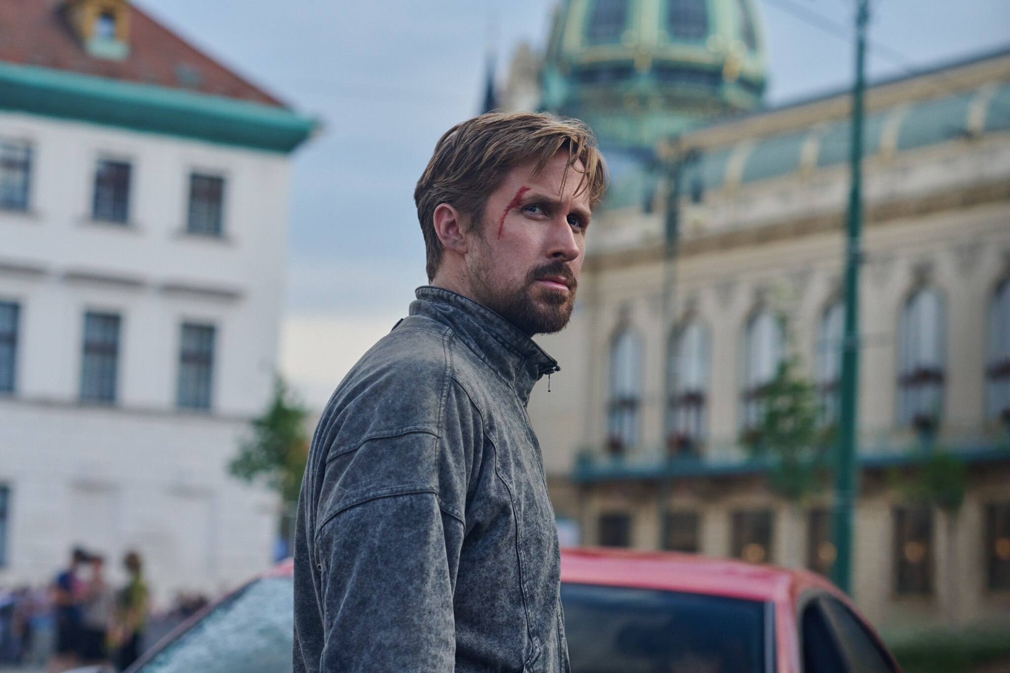 Agente Oculto': Suspense com Ryan Gosling e Chris Evans estreia na Netflix!  - CinePOP
