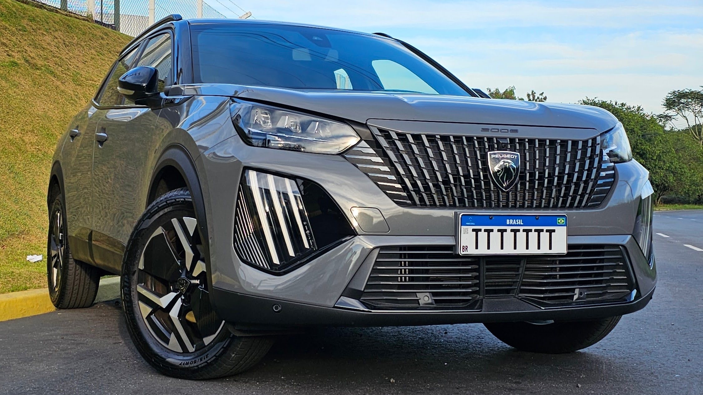 Peugeot 2008 GT evolui e vende bem, mas ainda não embalou; veja a avaliação  - Estadão