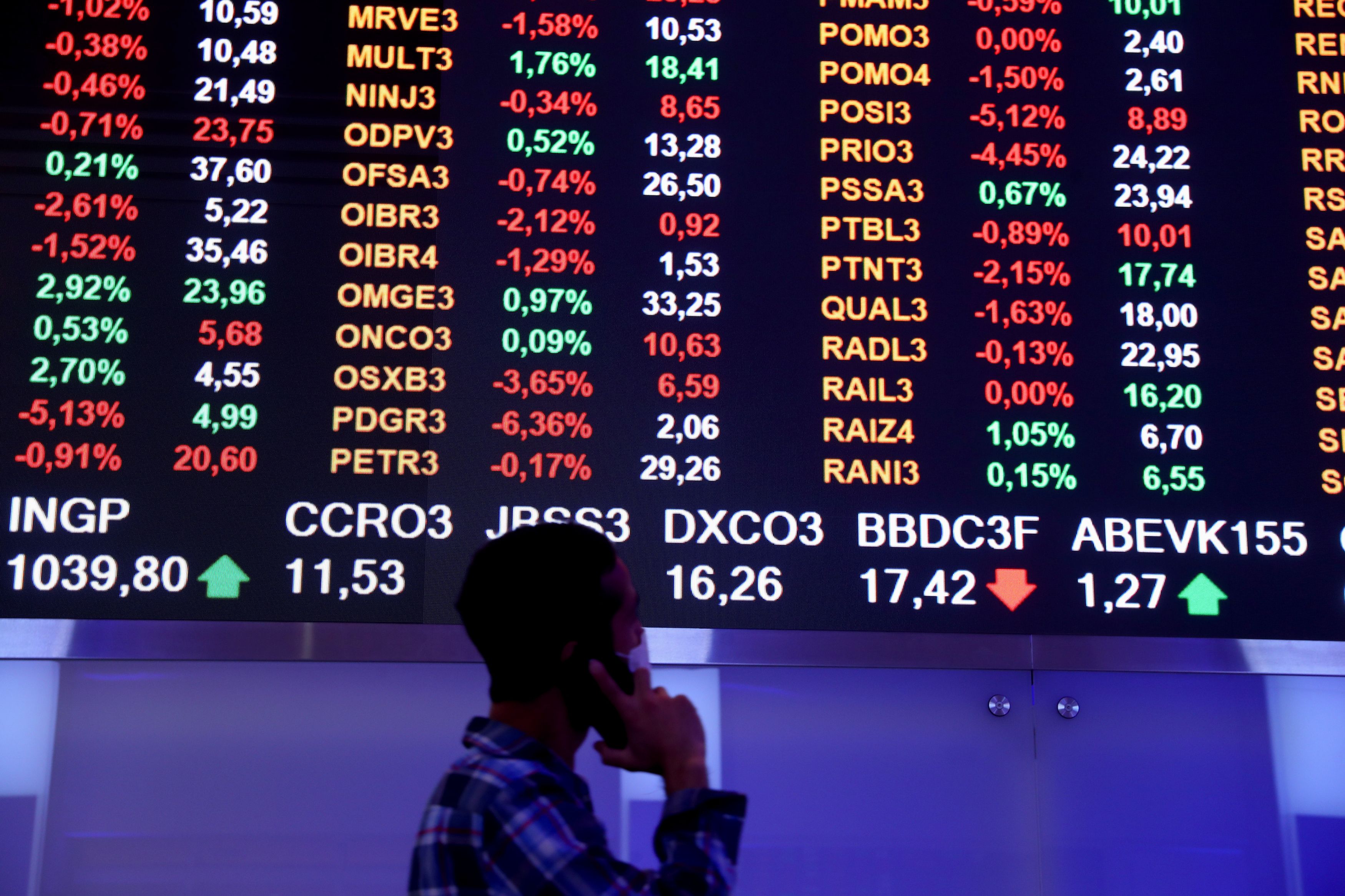D&oacute;lar cede com PEC da Transi&ccedil;&atilde;o desidratada, mas exterior neutraliza Bolsa  - Estad&atilde;o