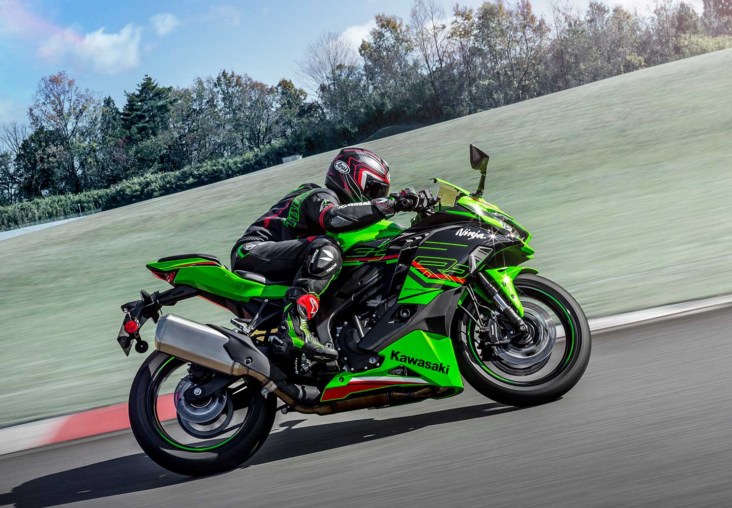 Kawasaki Ninja ZX-4R chega às lojas com novo preço; veja o valor