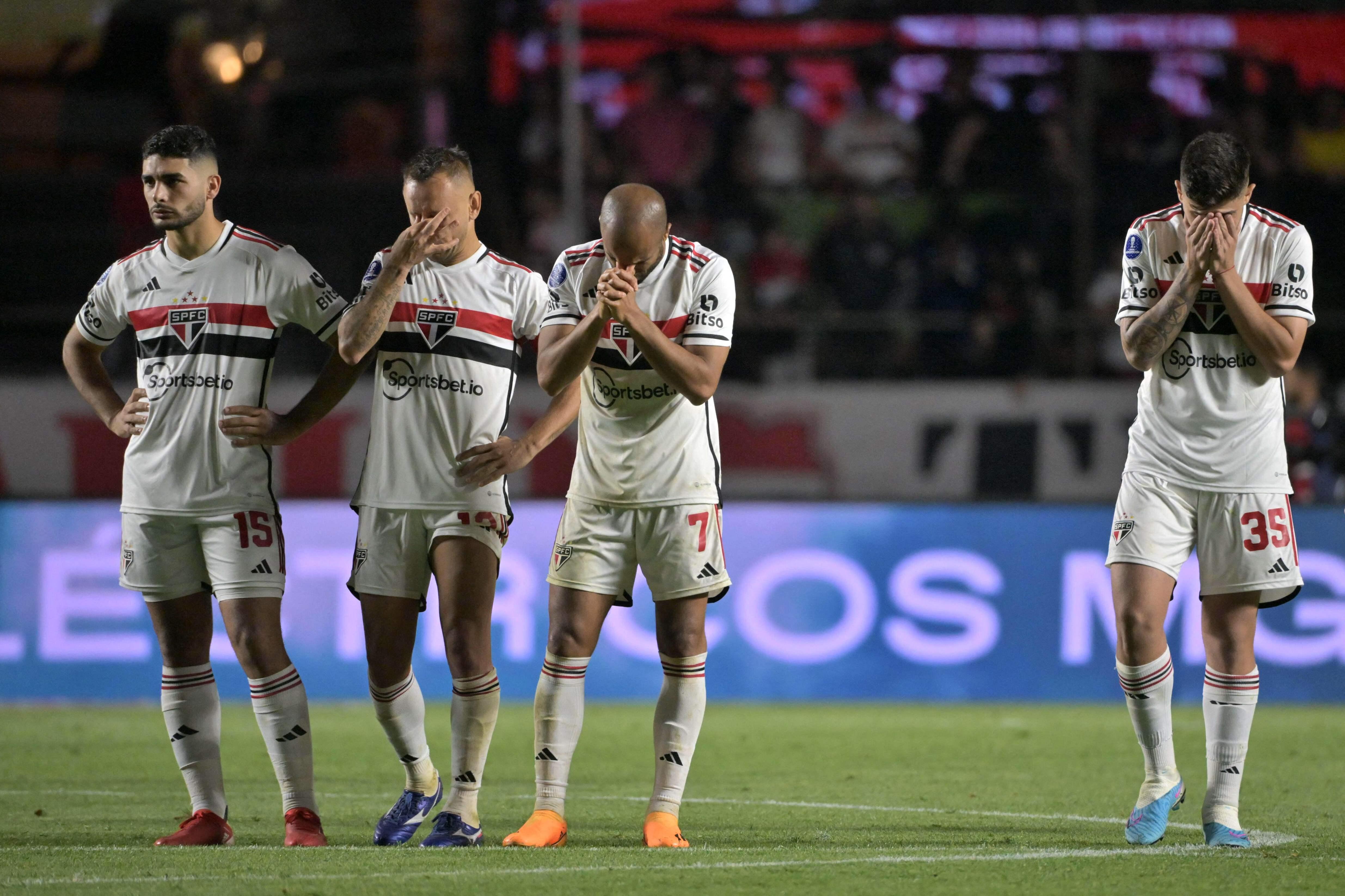 Crise faz São Paulo mudar planos em intertemporada: amistosos e  concentração em Cotia são cancelados - Lance!