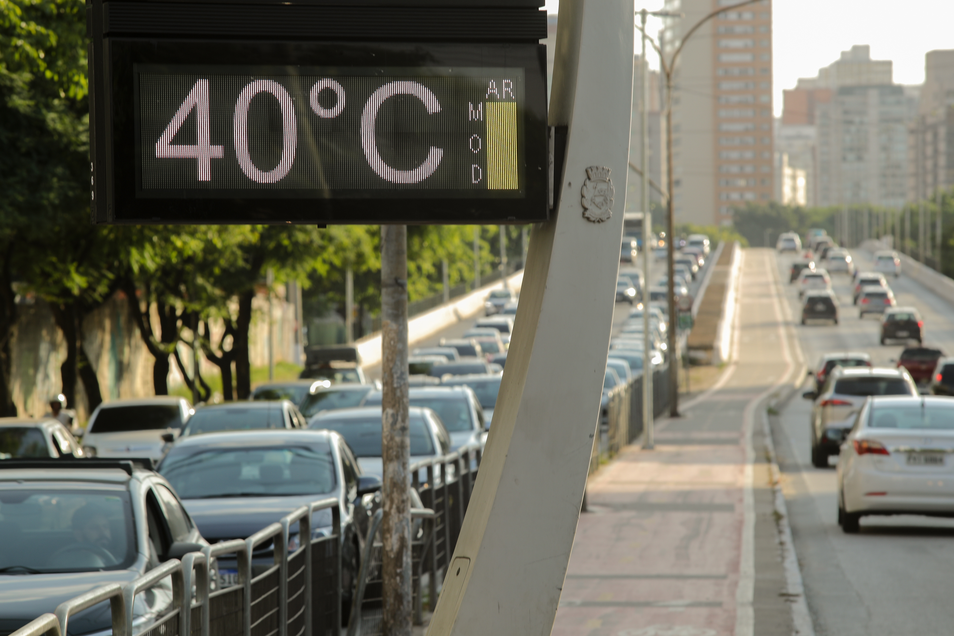 Tá calor! Veja os melhores memes sobre as altas temperaturas deste