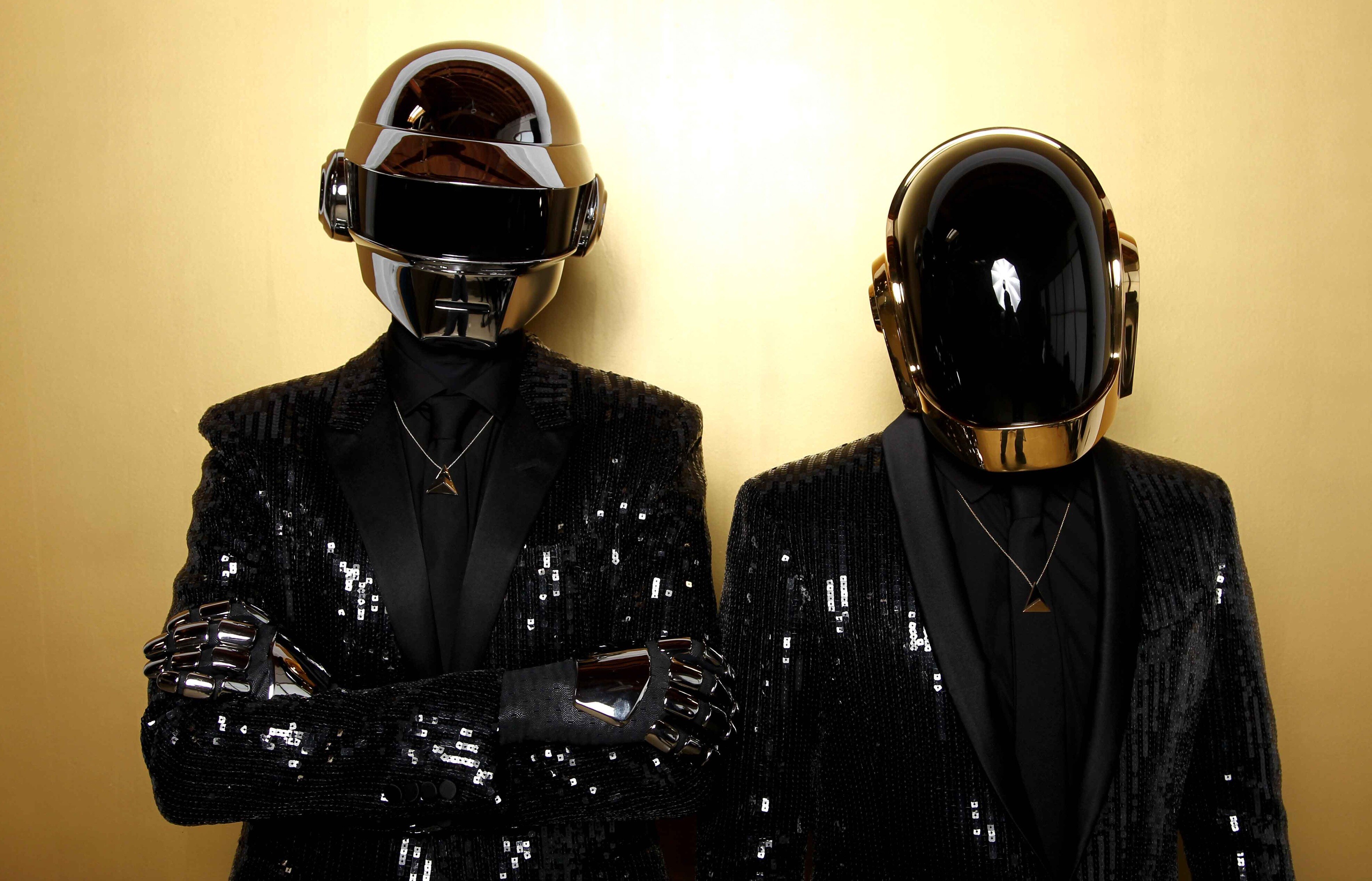 Relembre os grandes sucessos do Daft Punk: De 'Da Funk' a 'Get