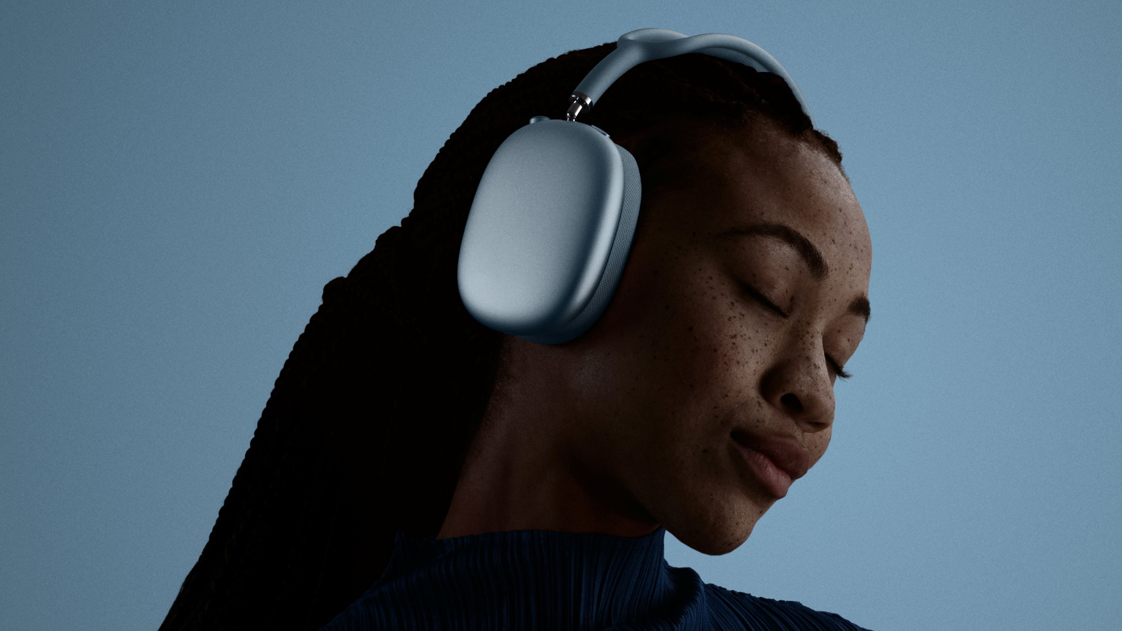 Apple lança AirPods Max 2 com chip H2, tradução ao vivo e mesmo