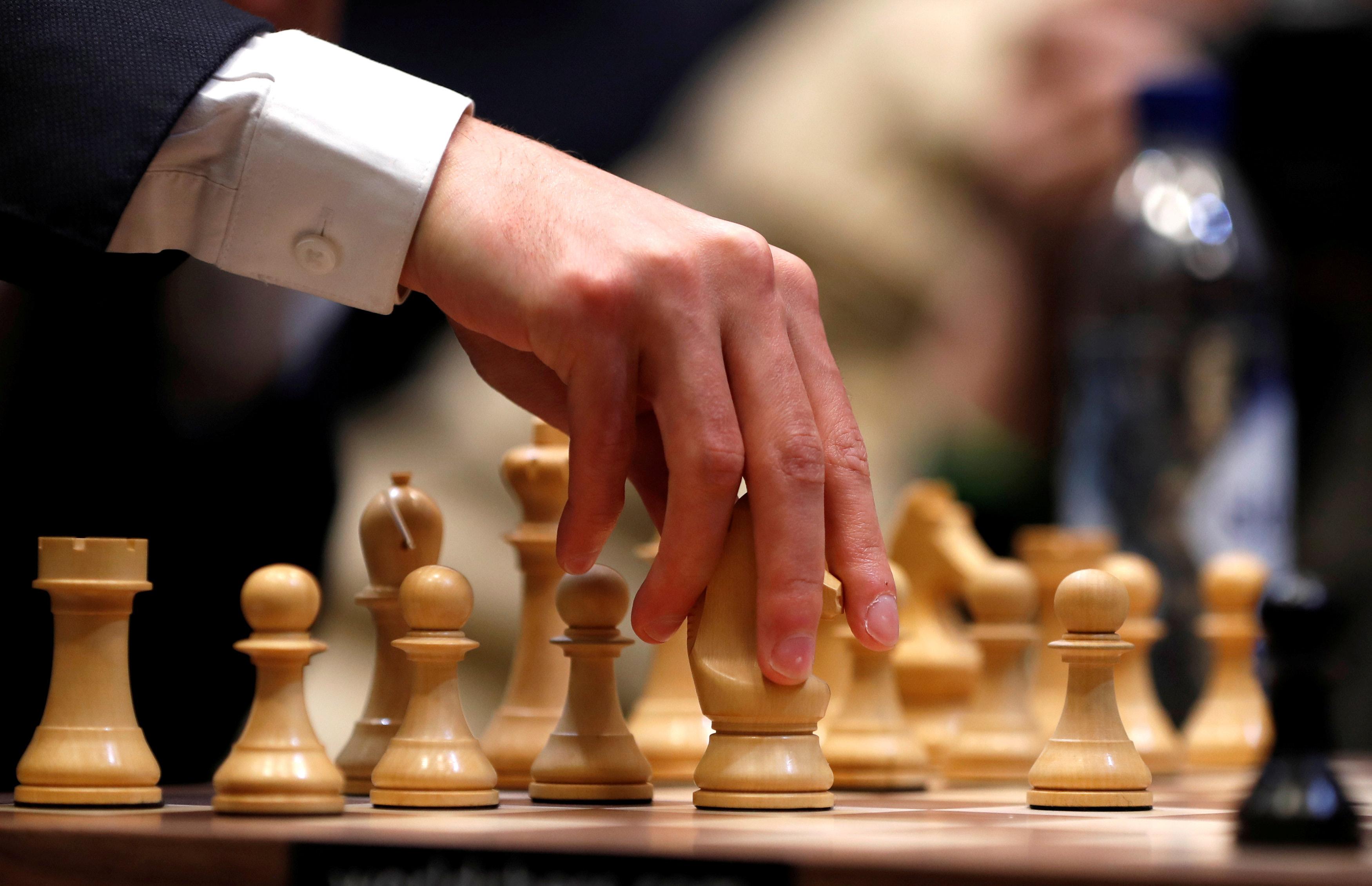 Possível trapaça faz mundo do xadrez viver uma de suas maiores