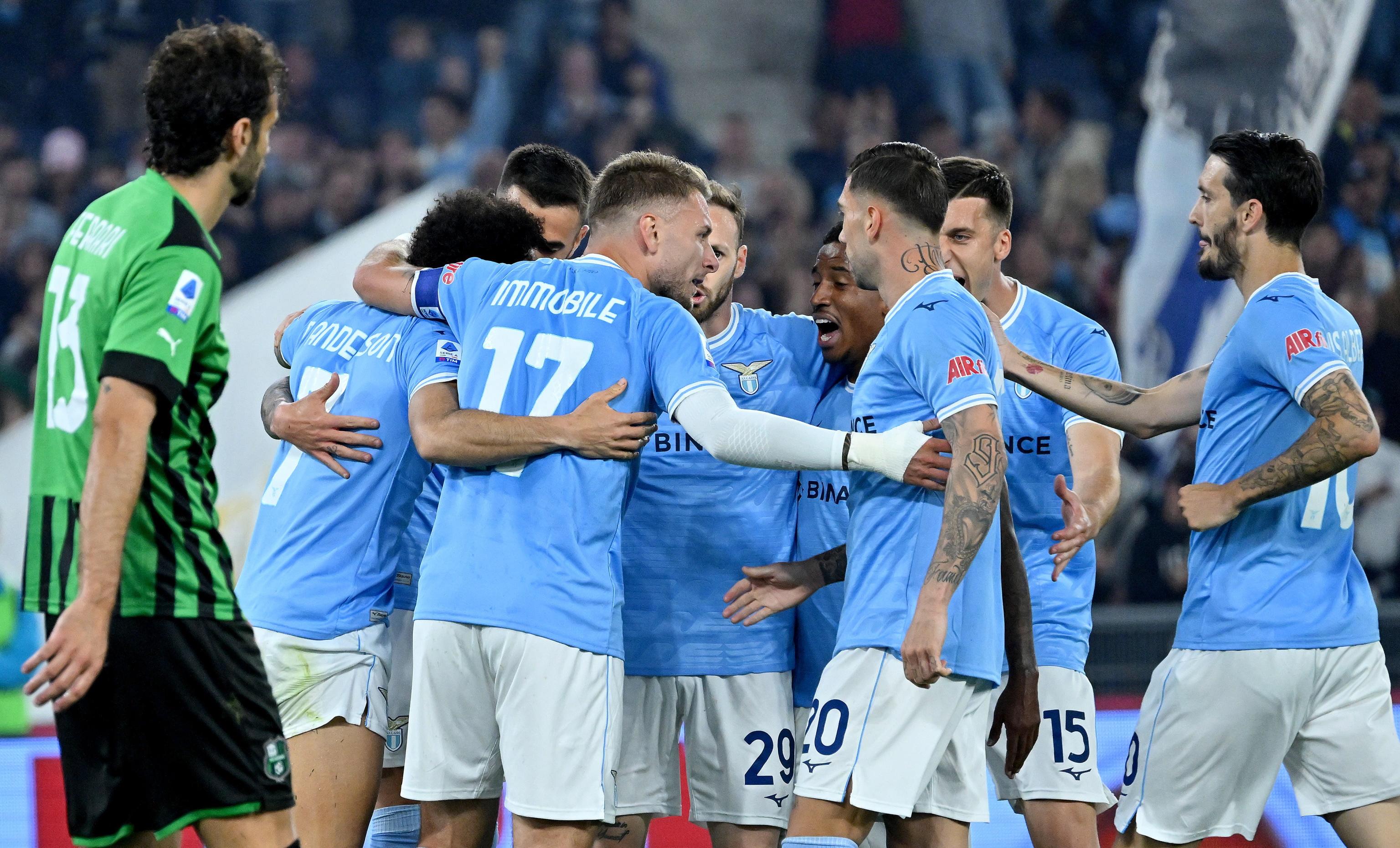 Lazio perde para o Torino e Napoli se aproxima do título italiano