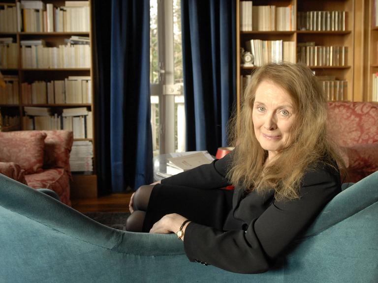 Francesa Annie Ernaux ganha o Pr&ecirc;mio Nobel de Literatura 2022