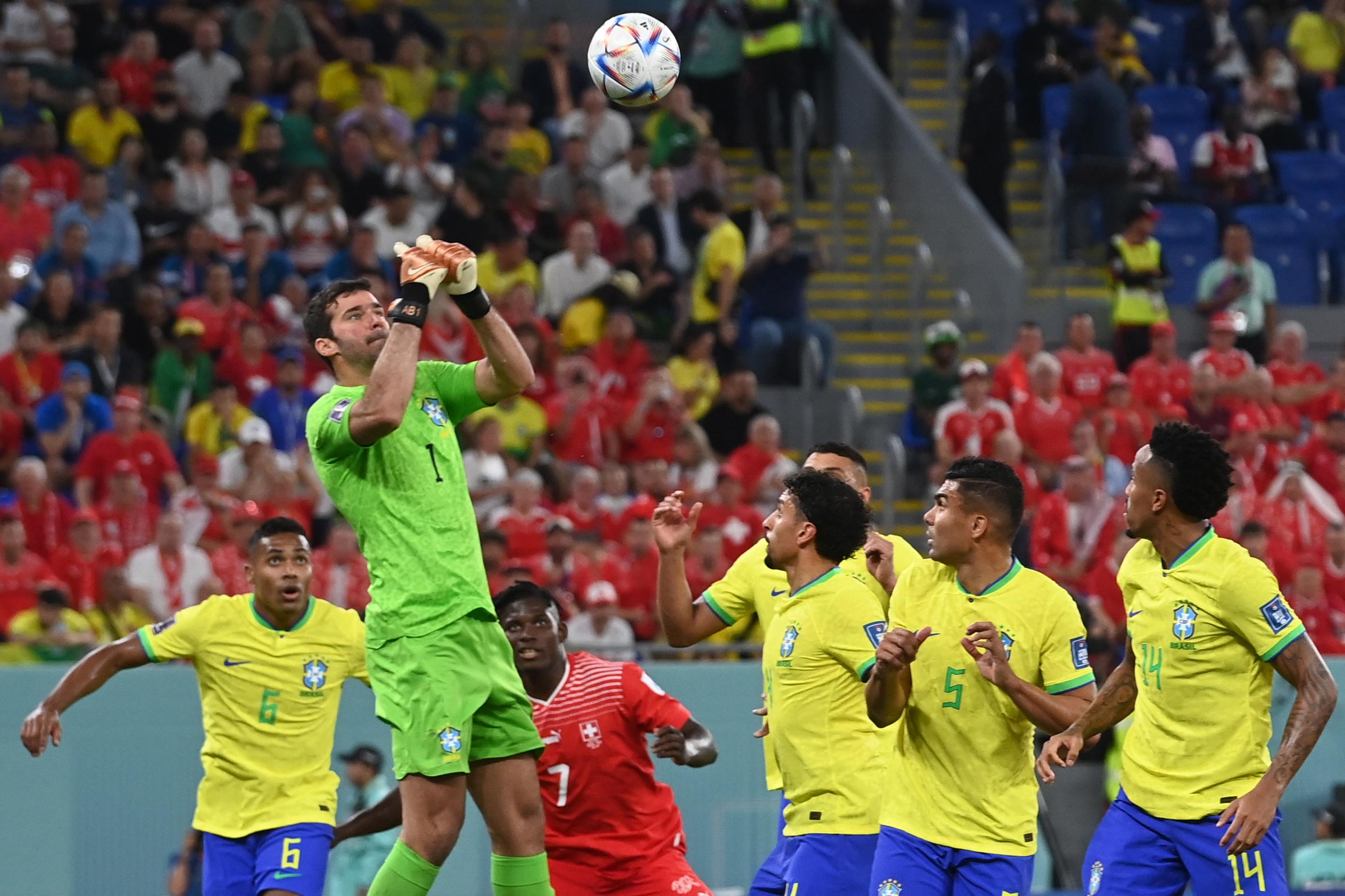 Alisson vira “espectador“ em jogos do Brasil na Copa
