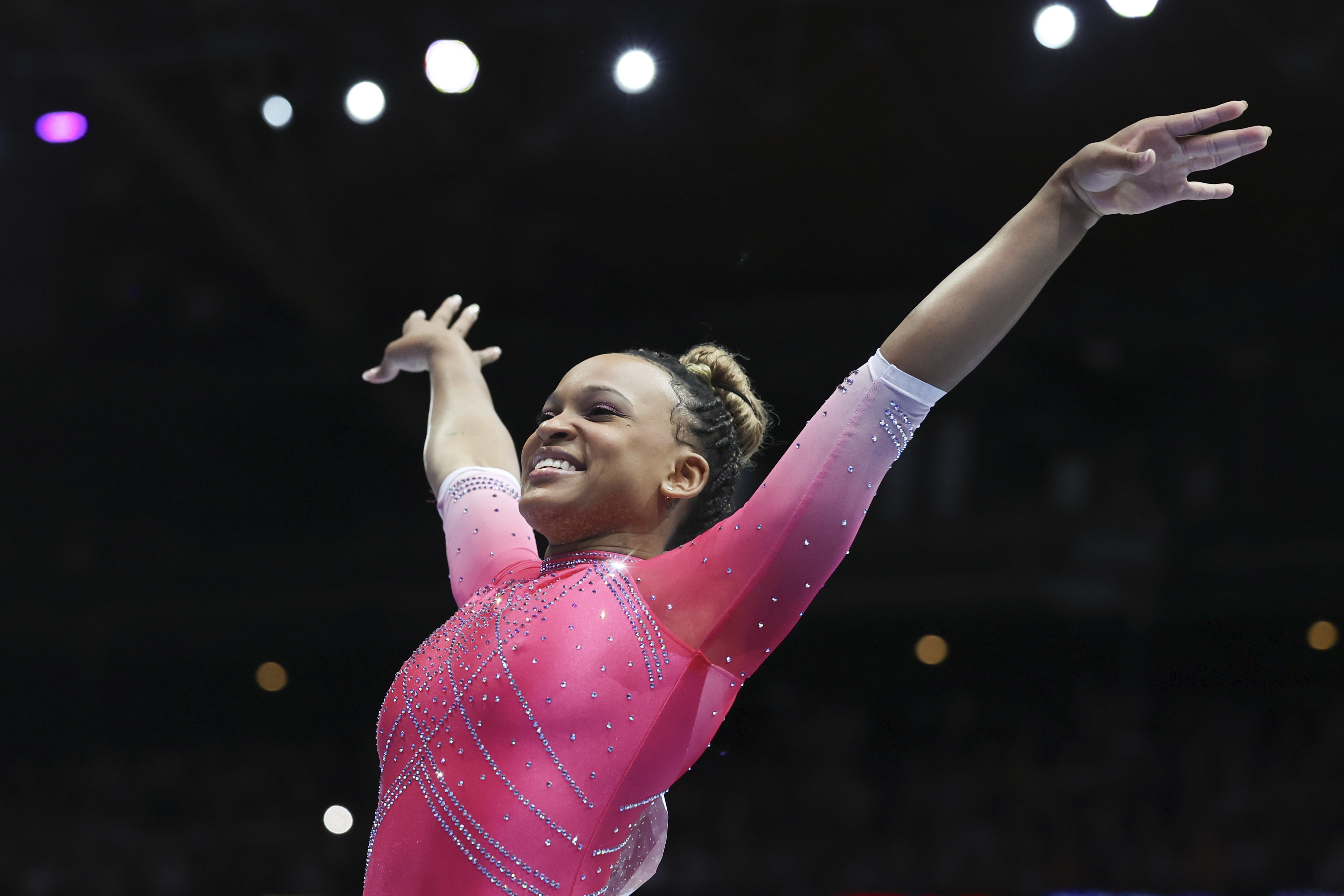 Brasil conquista a prata inédita no Mundial de Ginástica Artística sob  liderança de Rebeca Andrade - Estadão