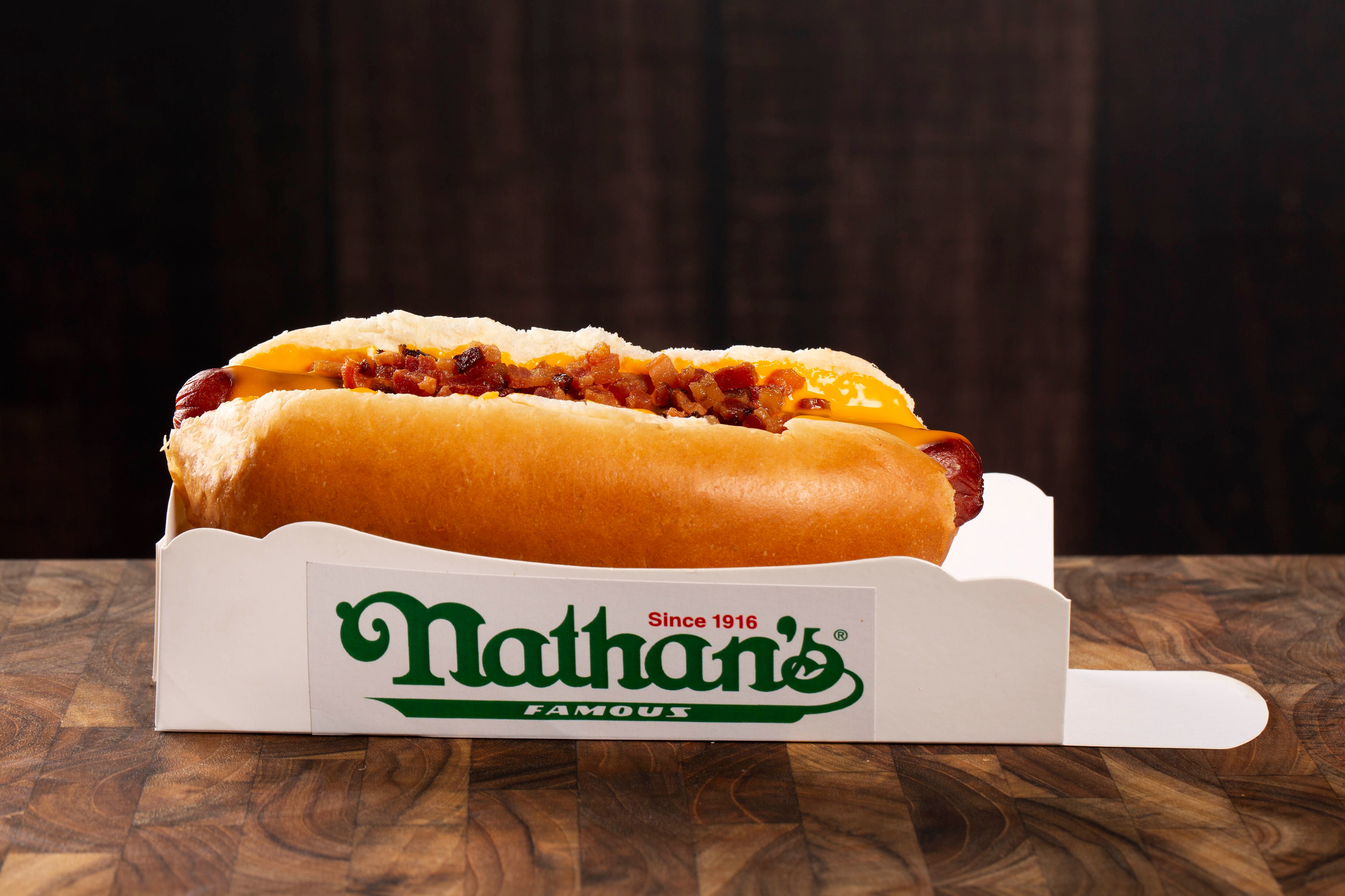 Now that's a classic dog 😎 📸@nathans.brasil #hotdog #mustard