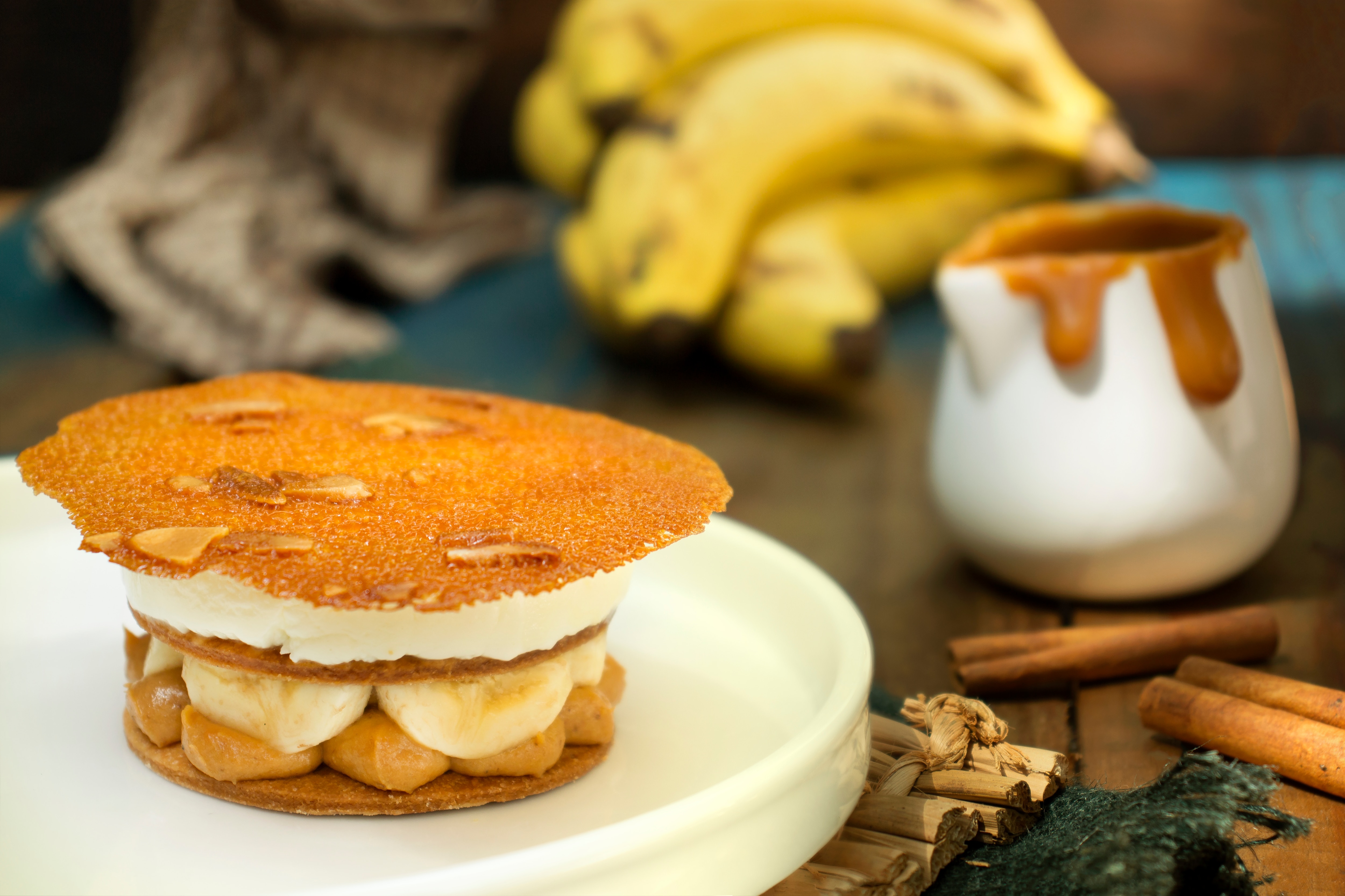 Chimia de banana ❤🍌  Aquele doce com gostinho de casa de vó! 🥰🥰🥰❤❤❤  Ótima opção para presente ,ou para você ter no seu café da tarde! 🍌🍌🥰  Genteee, só posso dizer