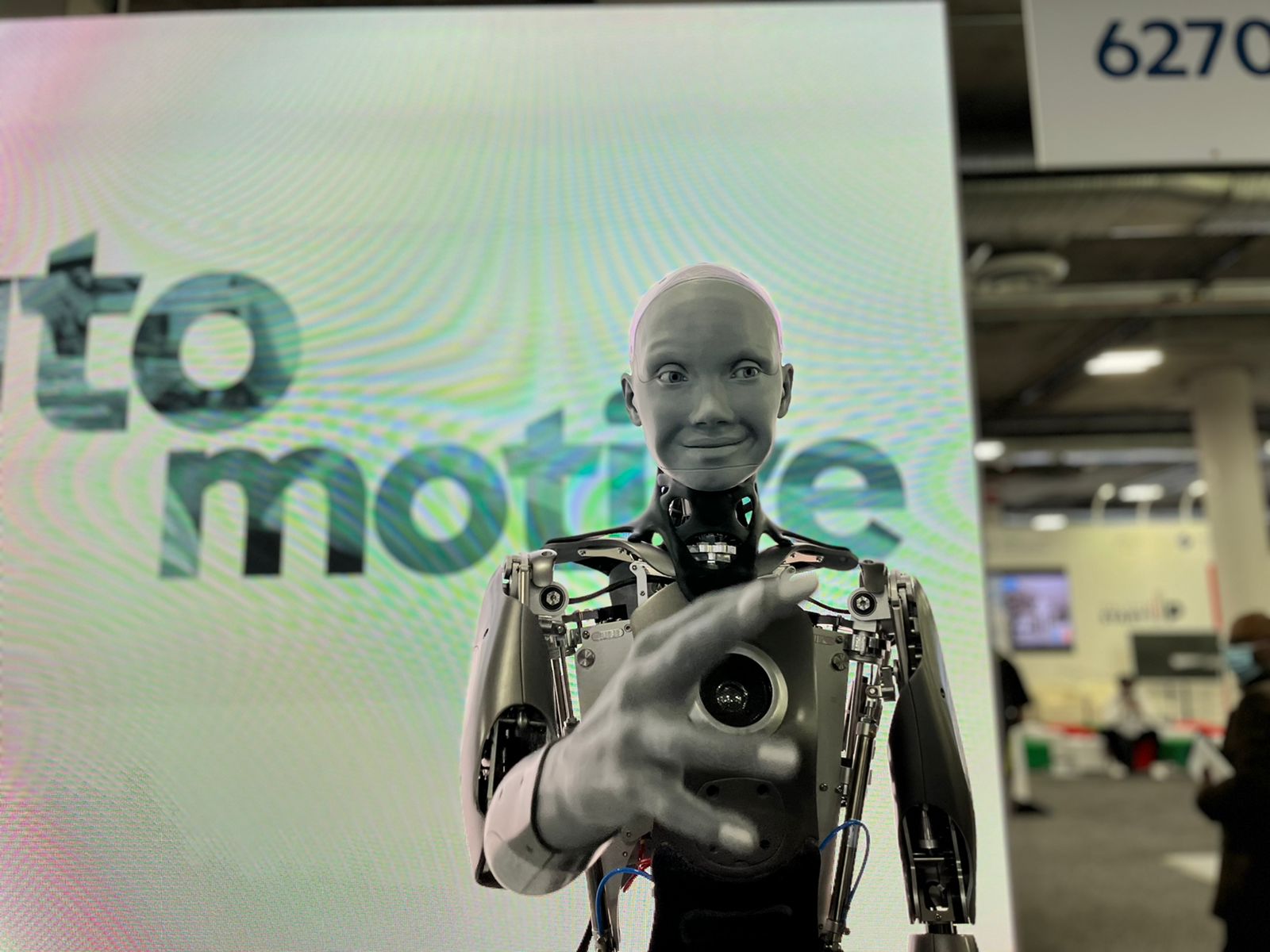 Conversei com a Ameca, robô humanoide exibida na CES 2022