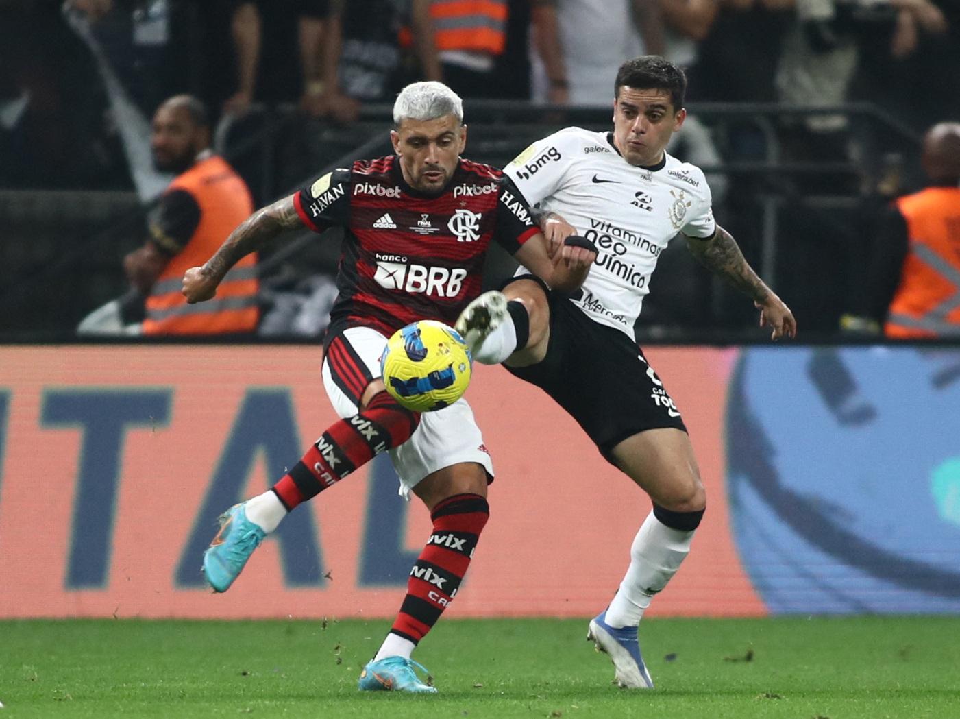 Dorival Júnior garante que Arrascaeta vai jogar a final da Copa do Brasil  contra o Corinthians