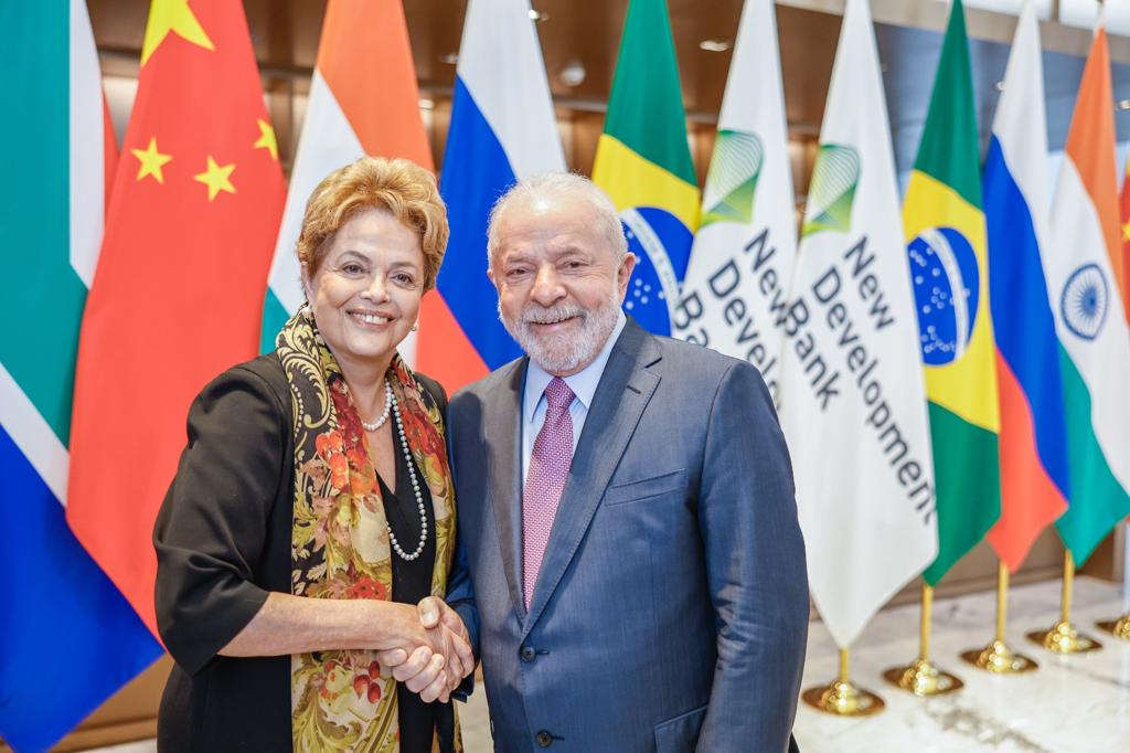 Lula questiona d&oacute;lar como moeda para neg&oacute;cios entre pa&iacute;ses e diz que banco  dos Brics 'liberta' - Estad&atilde;o