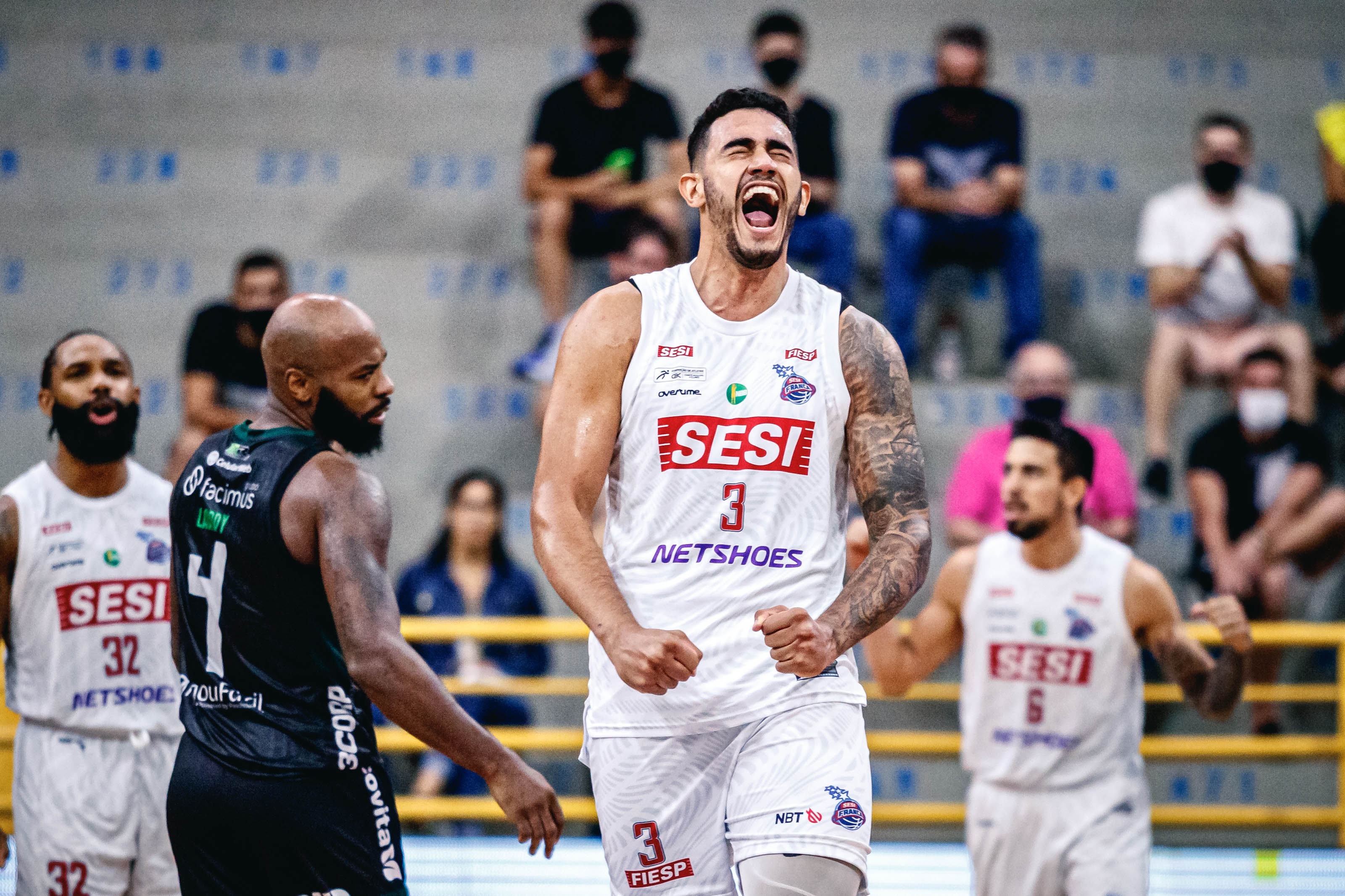 Franca é campeão mundial de basquete com cesta no último segundo