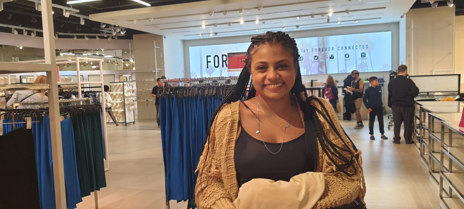 Sem pagar aluguel, rede de lojas Forever 21 é despejada de