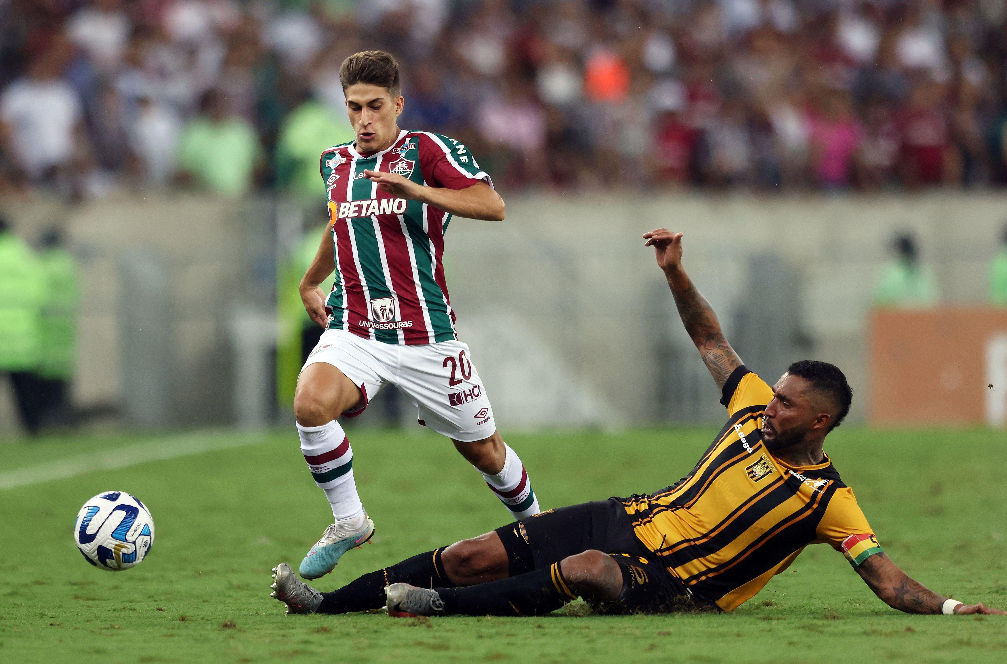 Fluminense joga em ritmo de treino, bate The Strongest e lidera