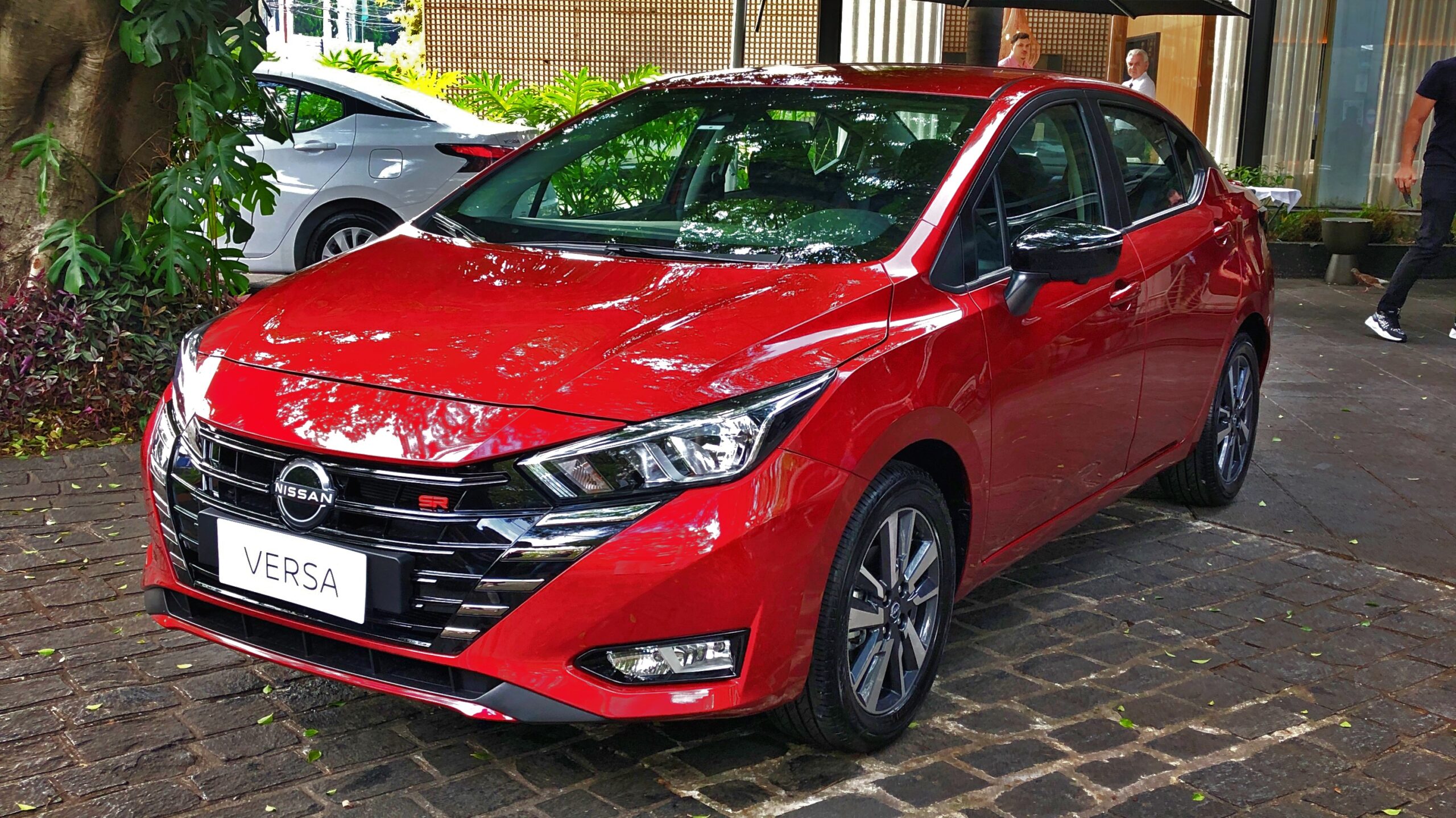 Nissan Versa 2025 chega com versão esportiva; veja os preços - Estadão