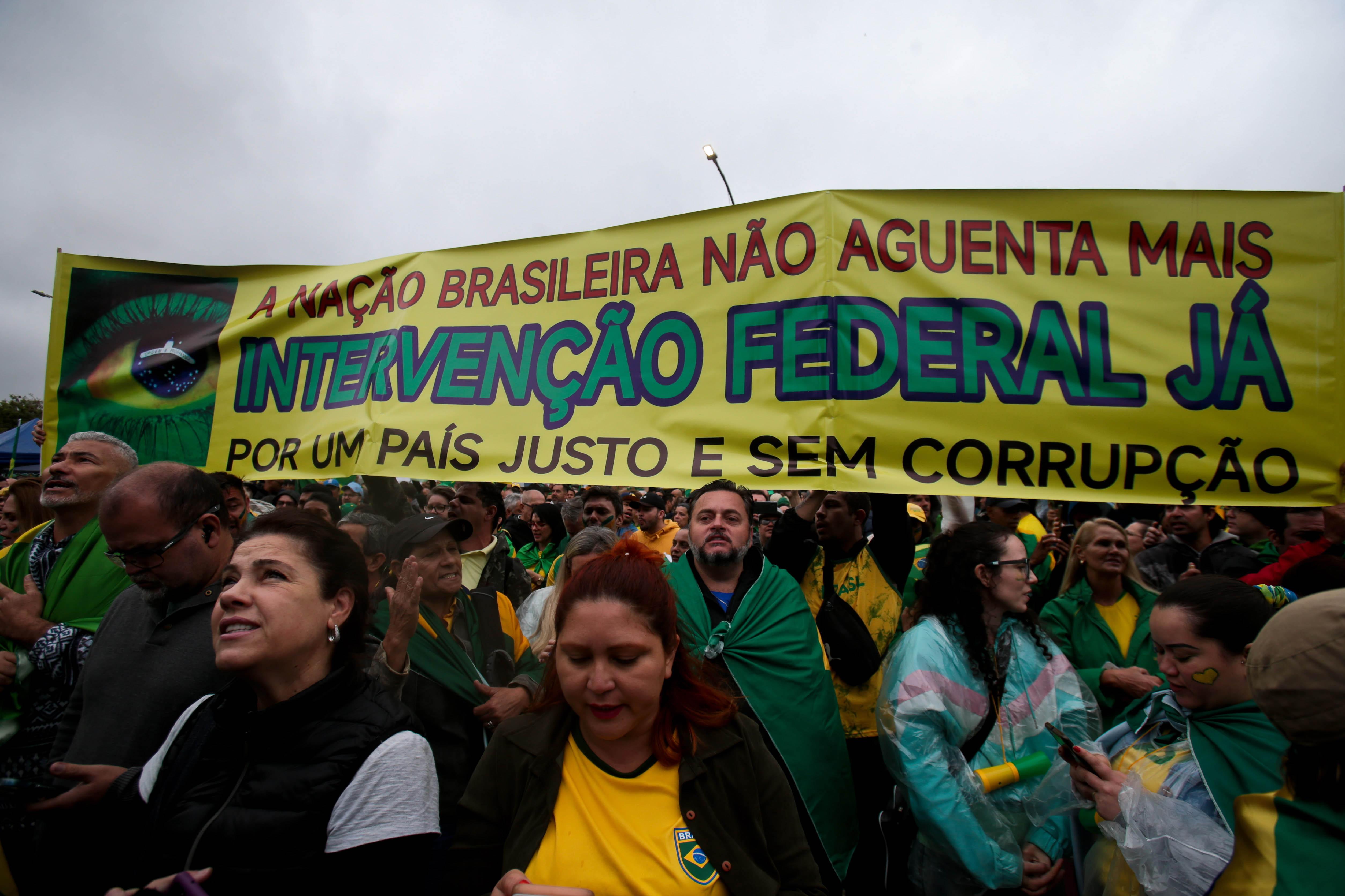 Mais uma ameaça: Bolsonaro fala em intervenção federal em