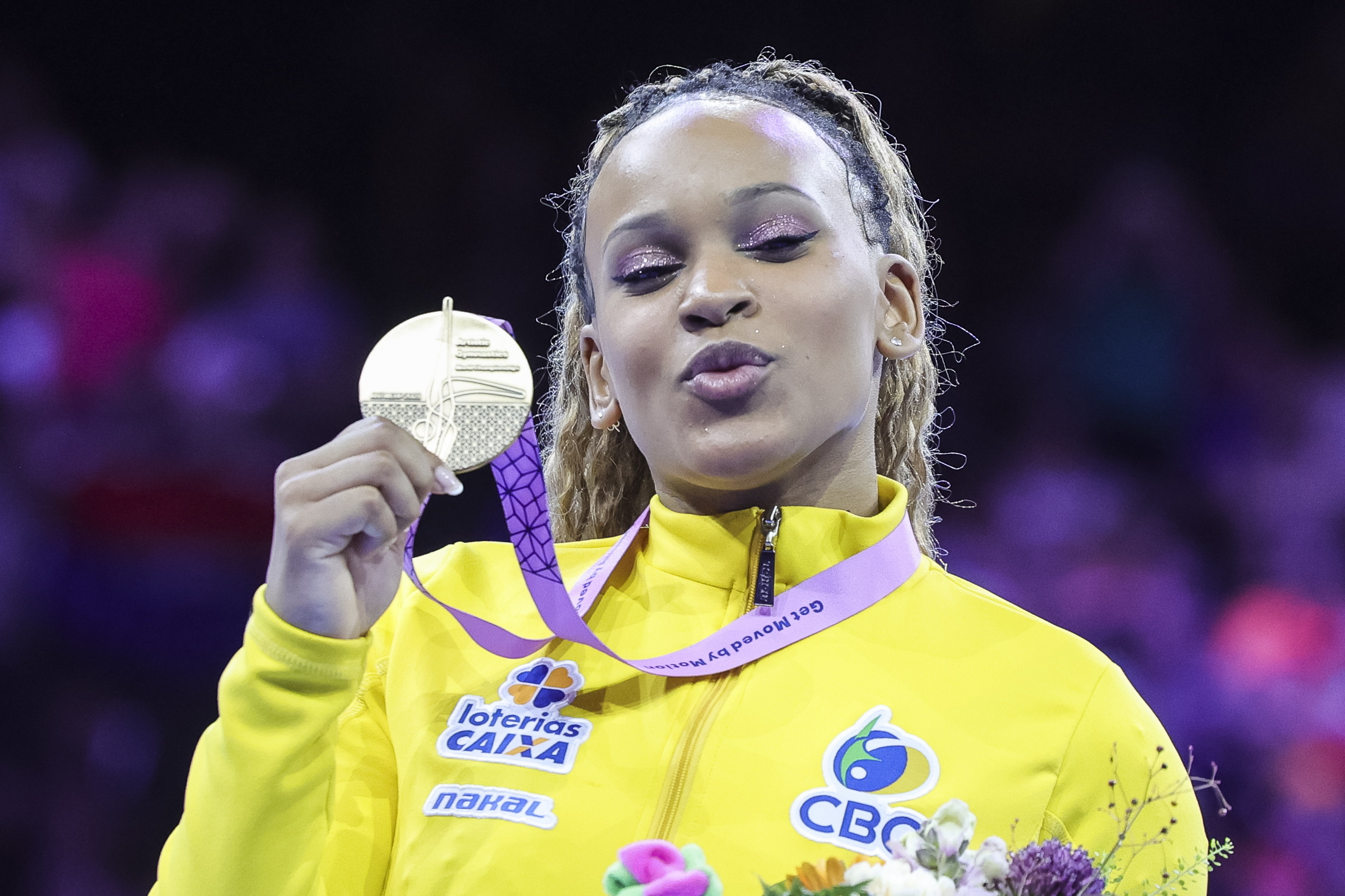 Brasil conquista a prata inédita no Mundial de Ginástica Artística sob  liderança de Rebeca Andrade - Estadão