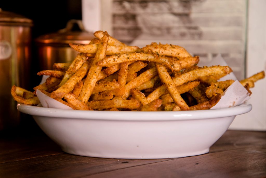 Como fazer uma batata frita crocante e sequinha - Casa e Jardim