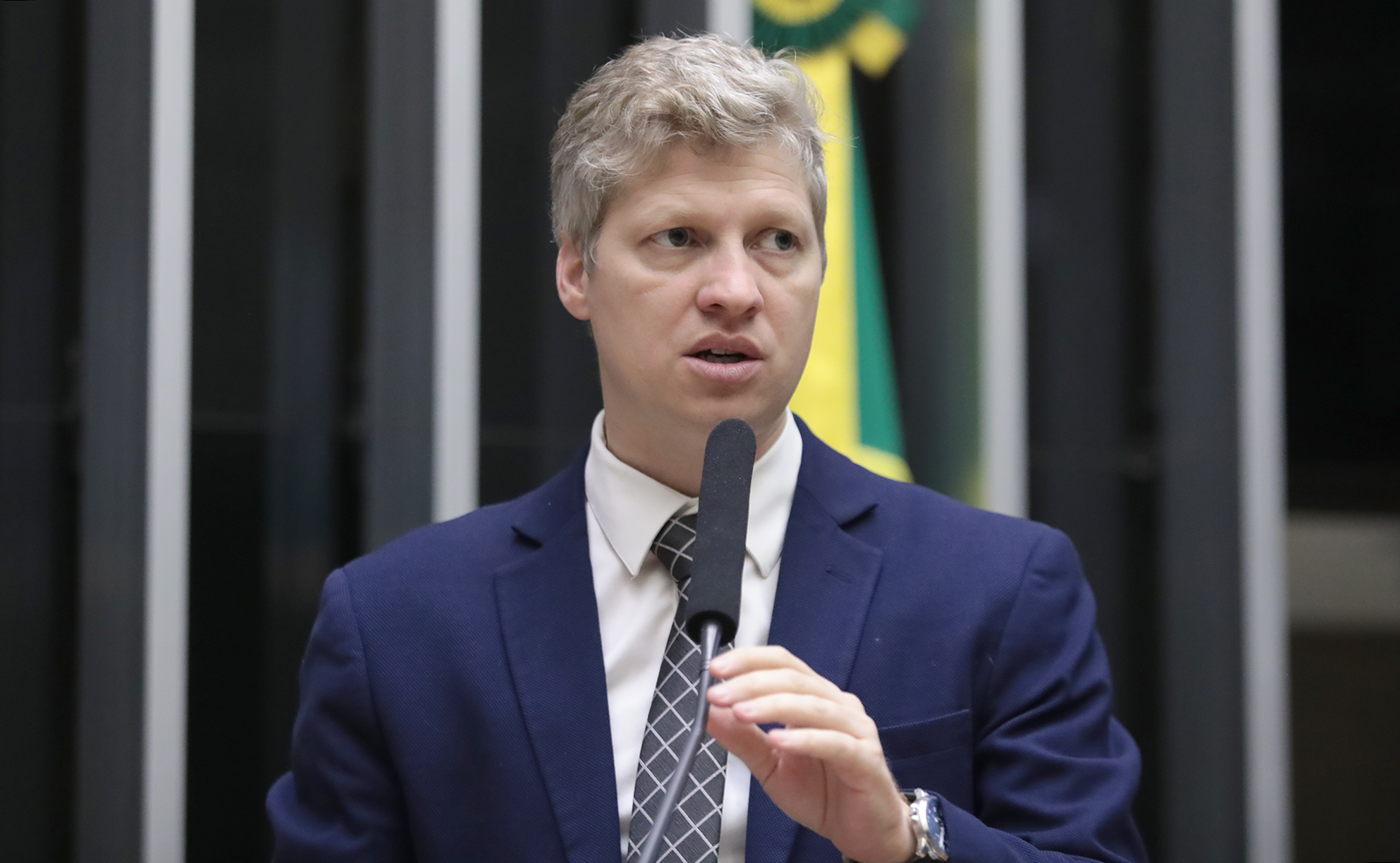 Van Hattem se defende e diz que teria direito de sentar na Mesa Diretora -  Estadão