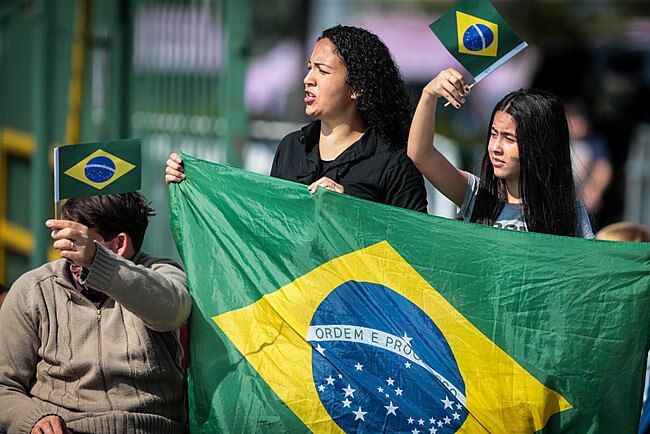 Bolsonaro leva Edir Macedo e Silvio Santos para desfile da Independência -  Estadão