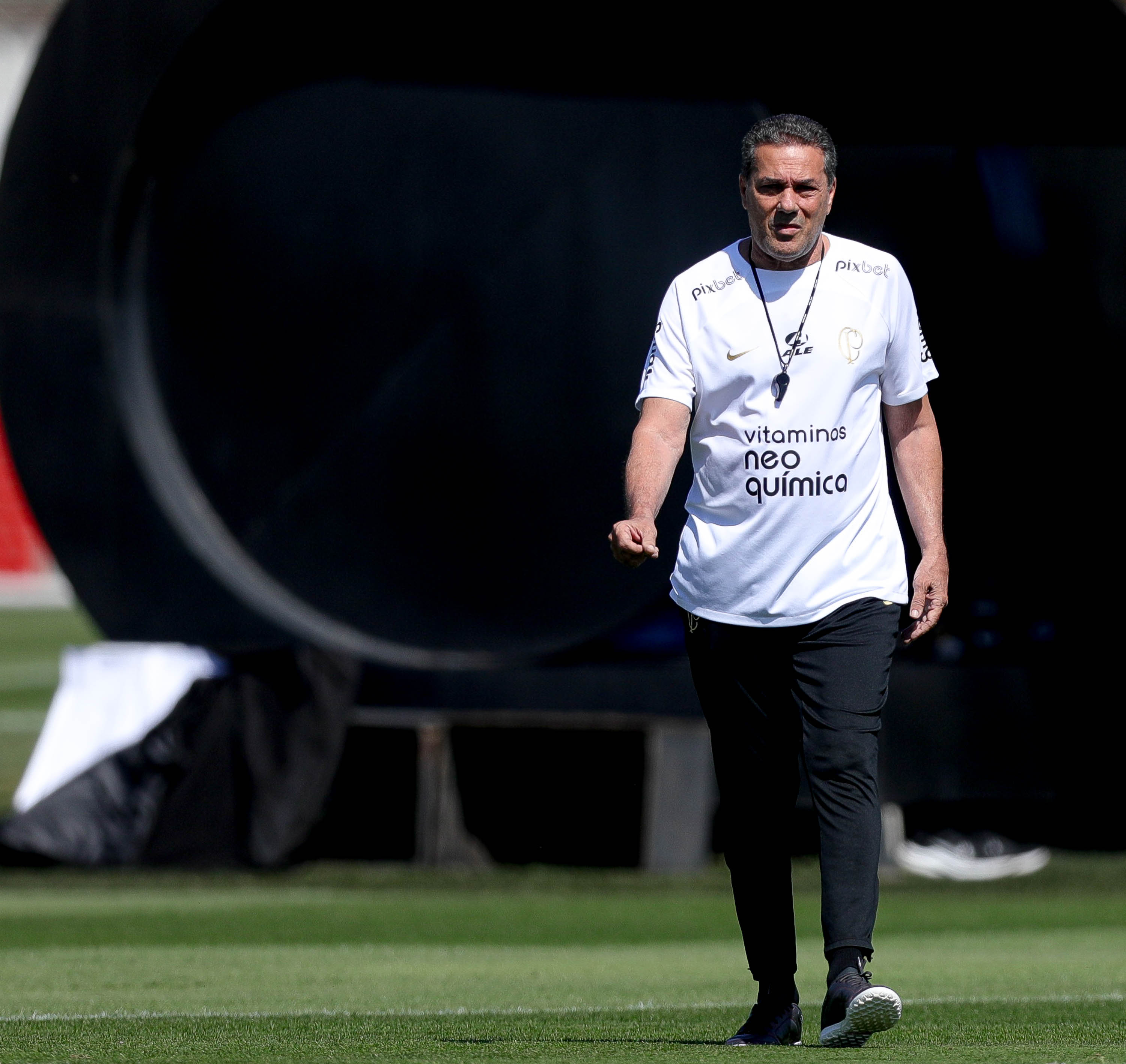 Vítor Pereira projeta sequência de jogos do Corinthians na