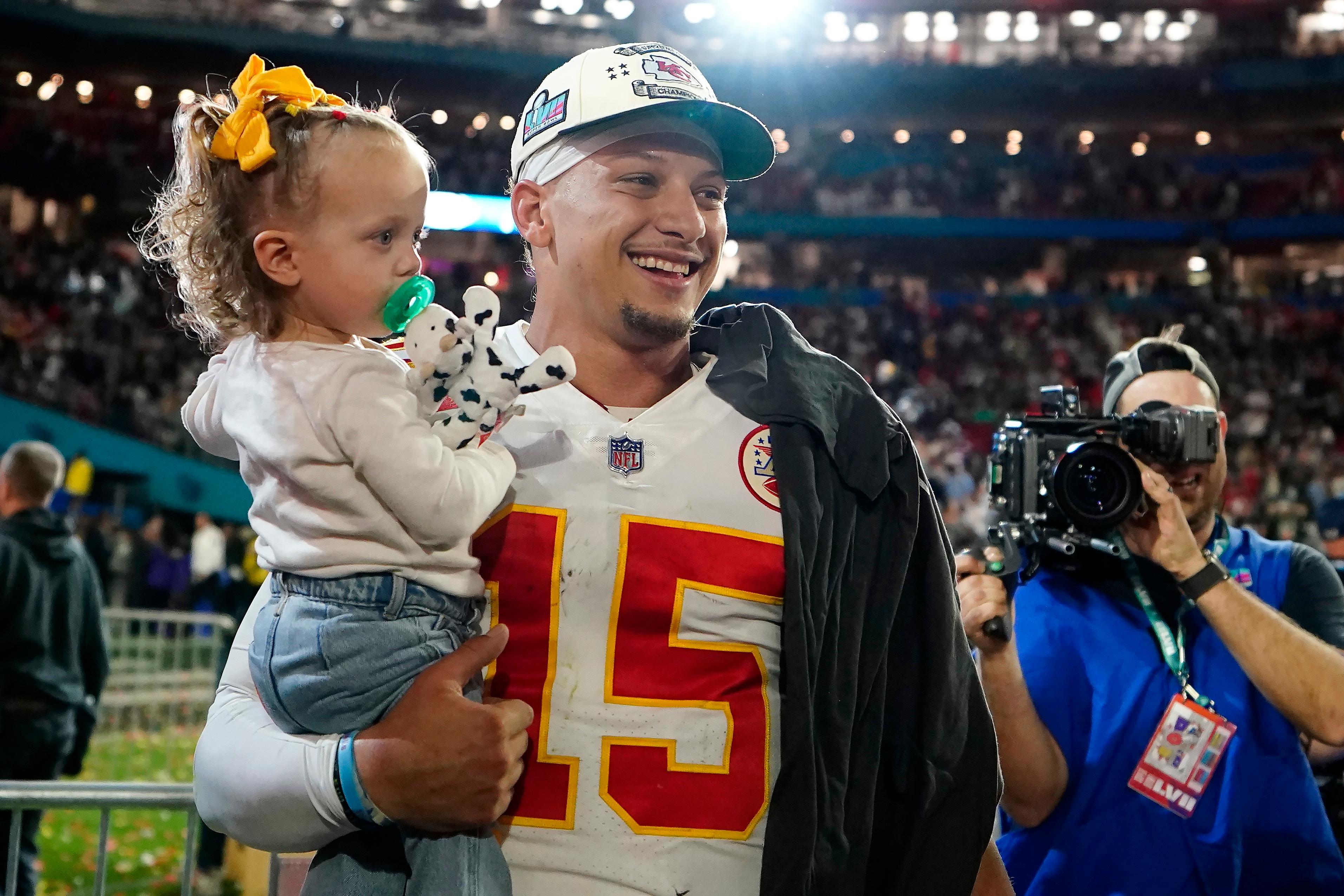 Maior jogador da história da NFL, Tom Brady enfrenta seu sucessor Patrick  Mahomes no Super Bowl LV