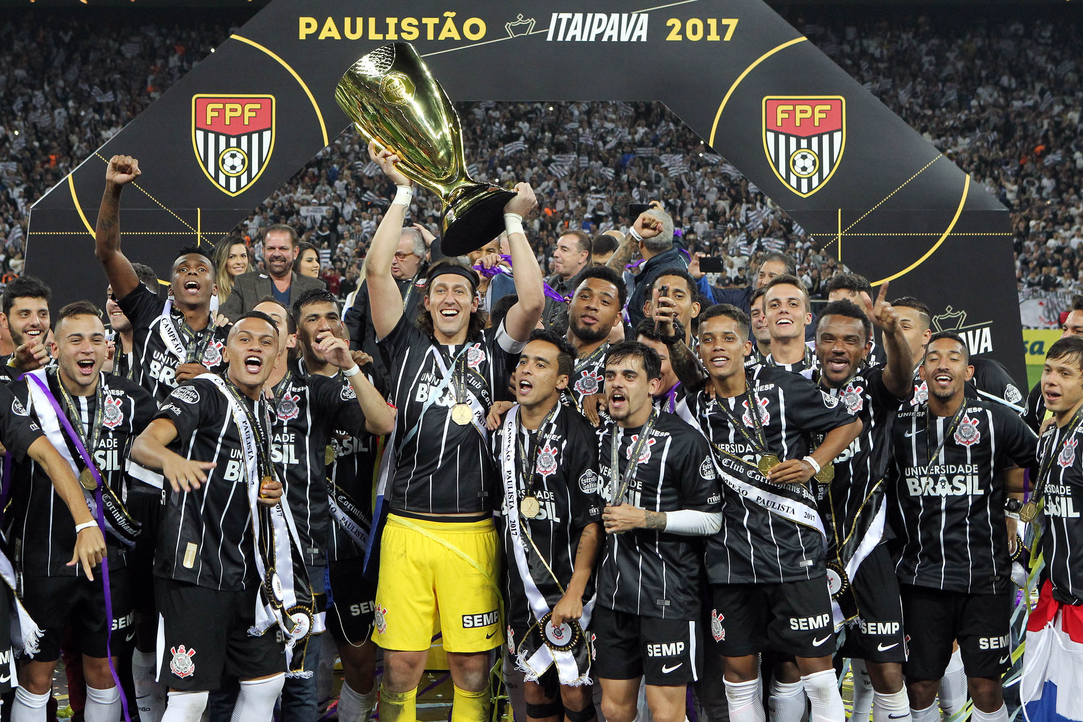 Campeão paulista, Corinthians domina premiação do estadual